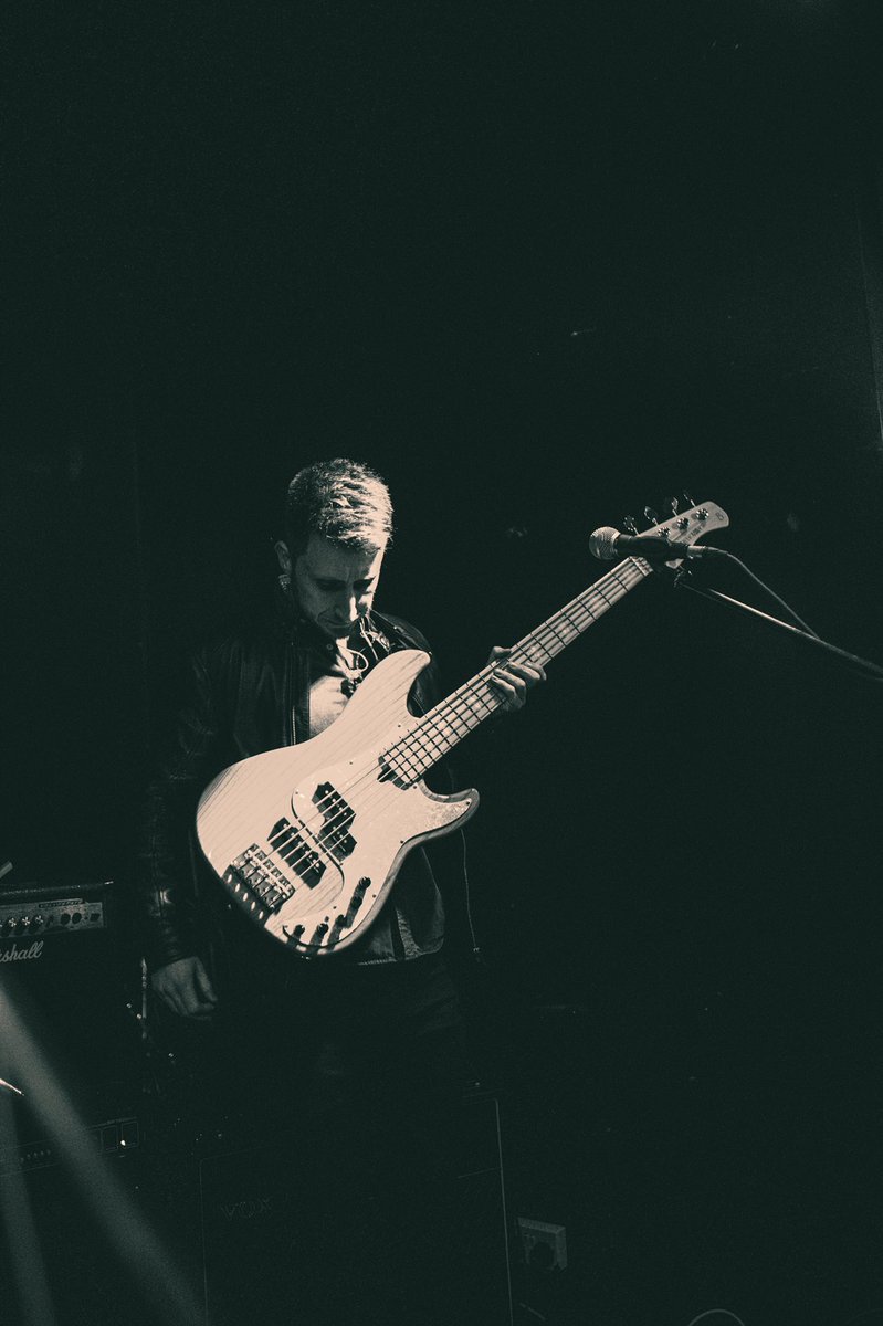 HenryJamesGreen's tweet photo. A few from a sweaty gig with @conbarclaymusic . The liveliest gigs are always his! Photos by the awesome @benbardsleyball #music #gig #show #london #bass #guitar #bassist #photo #photography #party #weekend #bros https://t.co/QNBaRhGkqA