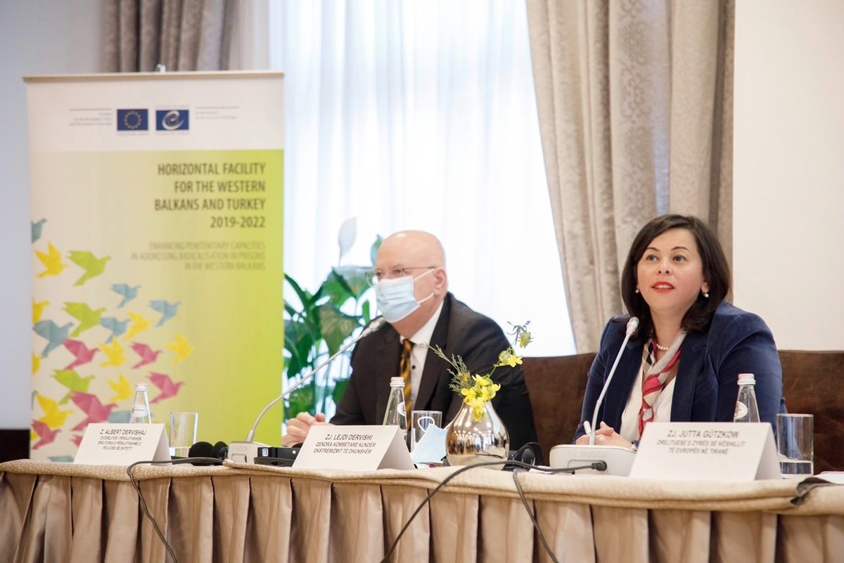 Drejtori <a href="/Lejdi_Dervishi/">Lejdi Dervishi</a> përshëndeti Forumin 8° të programit "Përmirësimi i kapaciteteve penitenciare për adresimin e radikalizmit në burgje në B. Perëndimor" së bashku me <a href="/DrejtesiaGovAL/">Ministria Drejtesise</a> org. <a href="/AlbaniaIans/">IANS Albania</a> në koord. <a href="/CenterCve/">The CVE Center - Albania</a> me mbështetjen e <a href="/COE_Tirana/">CoE Office in Tirana</a> <a href="/CoE_EU_HF/">Horizontal Facility</a> <a href="/EUinAlbania/">EU in Albania</a>