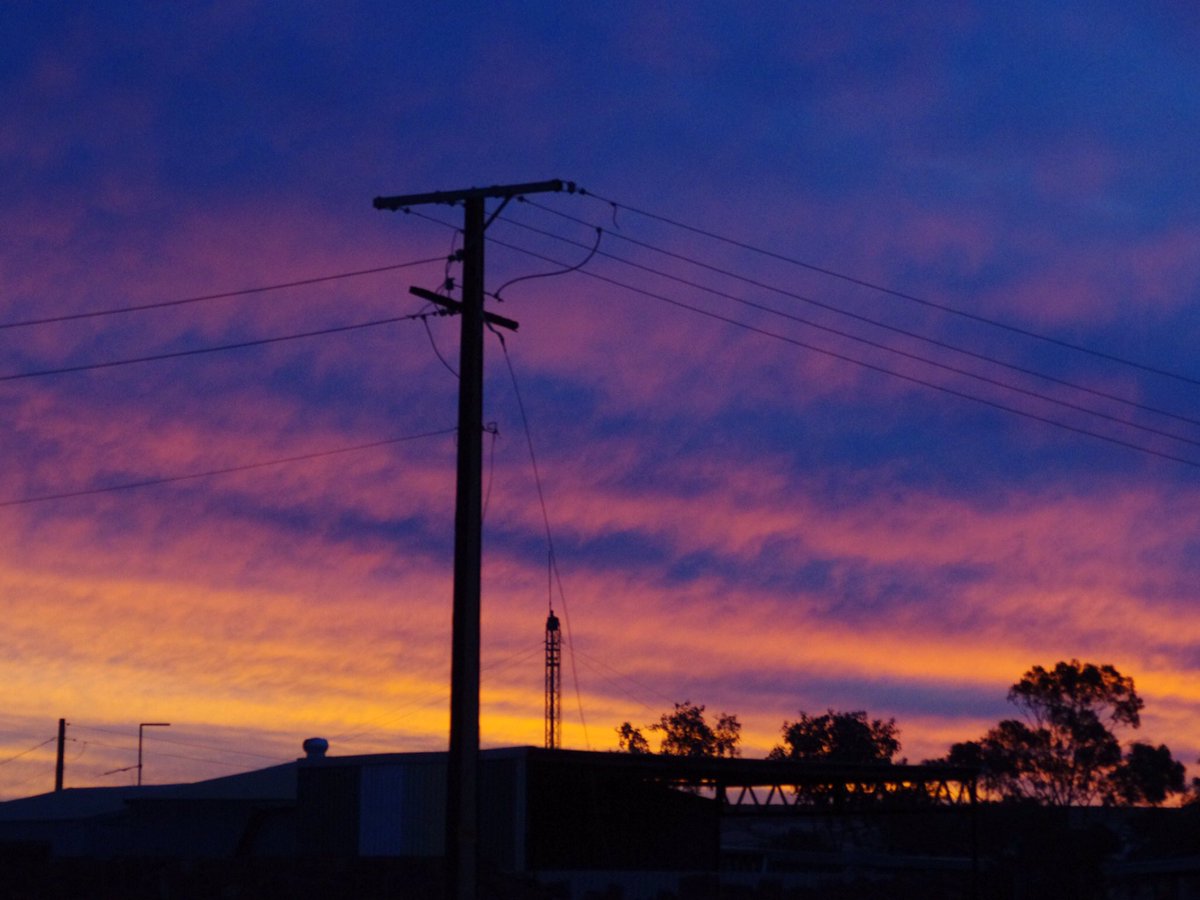 outbackjunita's tweet photo. Heard Morrison got booed at Warne’s memorial.
I think he is more on the nose than I realised.
All of a sudden there seems to be hope again.
The outback sky put on a treat tonight.#AlboForPM
#outbacksa #Andamooka https://t.co/RDSGcSoggf