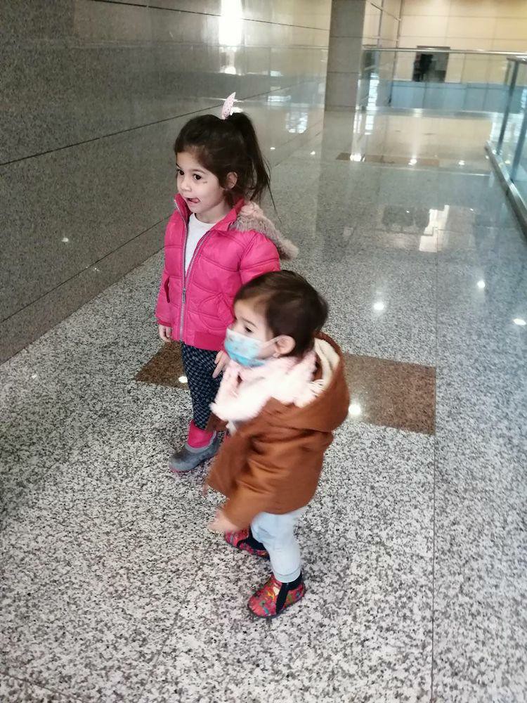 odakdunyam's tweet photo. Zülal ve Mehmet Ekrem adliye koridorunda annelerinin serbest bırakılmasını beklerken demir parmaklıklarla tanıştırıldılar.

İlaydaTekgözü TahliyeEdin https://t.co/tTGnjT4quI