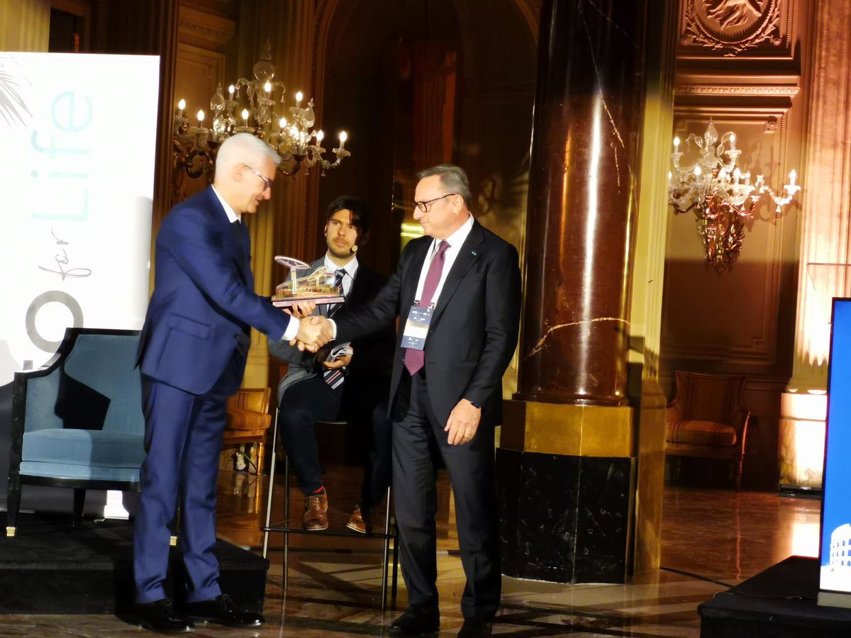 HPE_Italy's tweet image. Abbiamo ricevuto il CEOforLIFE–ECI Award per il nostro programma SAFE2WEB! L&apos;iniziativa è volta a sensibilizzare bambini, genitori e insegnanti al tema della #SicurezzaInformatica con training tenuti da volontari HPE. hpe.to/6015KQ19z #WeAreHPE #Expo2020 @claudio_bassoli