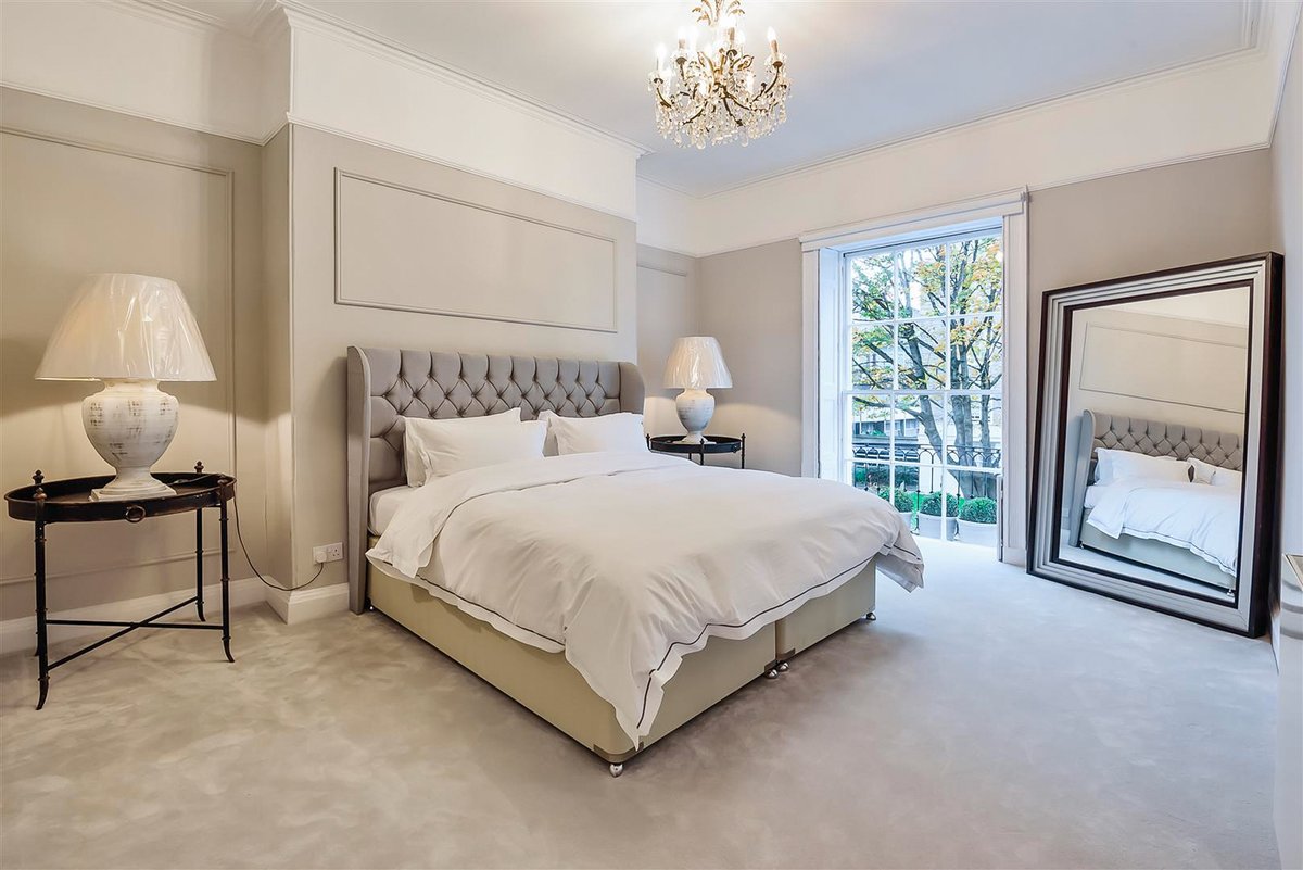 This superb 4-storey Grade II* Listed #Georgian #townhouse is on the market with <a href="/Robert_Cooney/">Robert Cooney</a> &amp; has been fully restored &amp; renovated to provide a great mix of period features &amp; modern living. Located just off the #Taunton town centre on one of its most elegant streets.