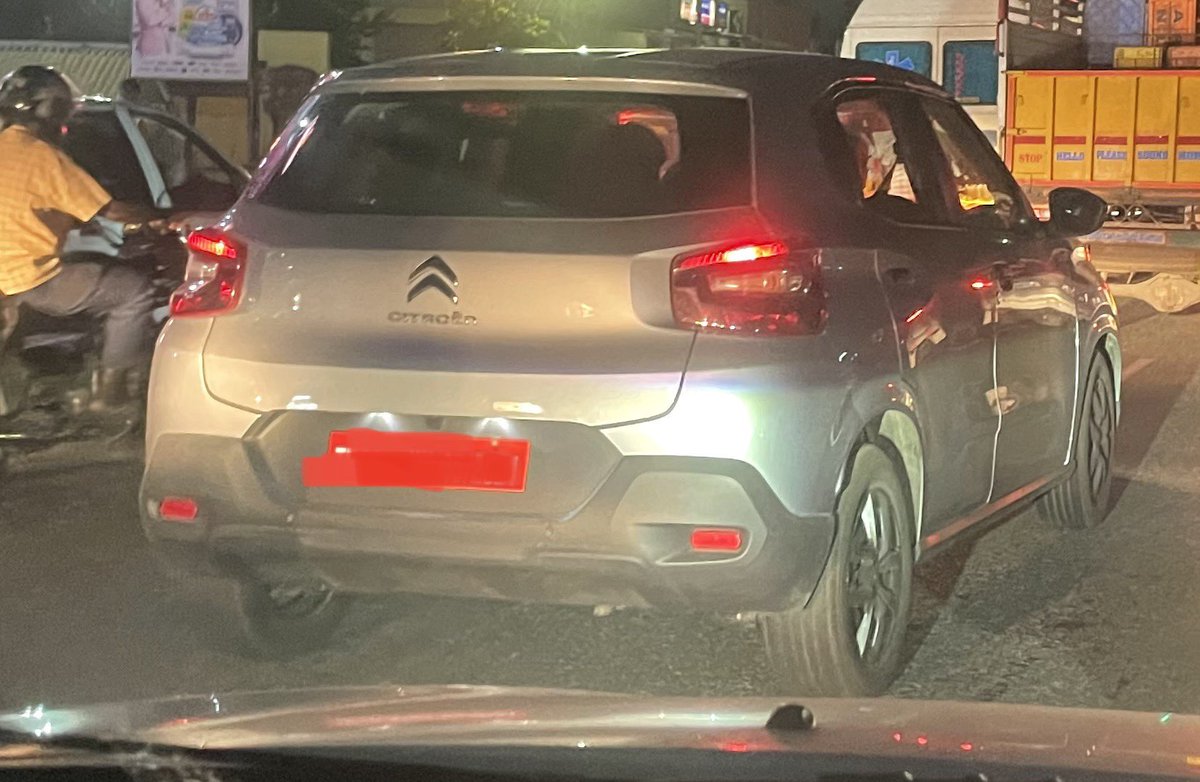 enCARtorTanay's tweet photo. Soon going to be launched in India, #Citroen C3 is spotted w/o Camouflage. Looks well proportionate and handsome from styling point of view.
#Stellantis #citroenc3 #newcars #carsindia #tatapunch https://t.co/CCjN4As2Fg