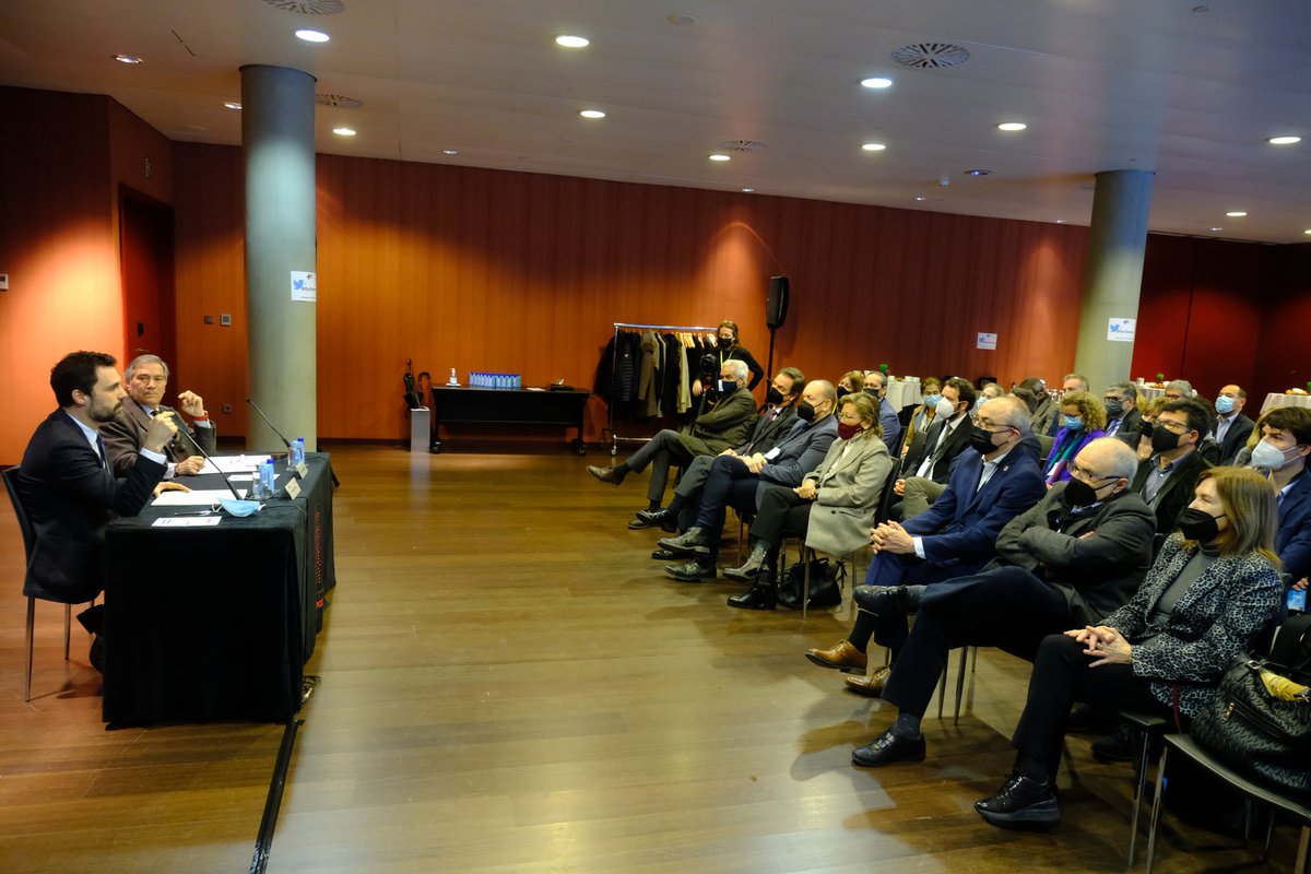 antonigarcia's tweet photo. El Conseller @rogertorrent participa en el Fòrum Empresarial del Llobregat per explicar els
eixos estratègics del Govern en empresa i treball.
Reindustrialització, innovació i formació per crear riquesa i ocupació de qualitat #FemTorrent #FemForum #FemLlobregat https://t.co/Dog2jp6TkN