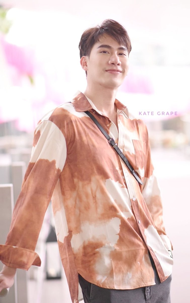 PKateGrape's tweet photo. ภากร  ผู้ที่หล่อมาก่อนกาล 😝 
/ ฉันติ่งสายอวย คนสวยมาก 🤣
#Tul_Pakorn #Jaspalstyle https://t.co/viD9I1TwBz