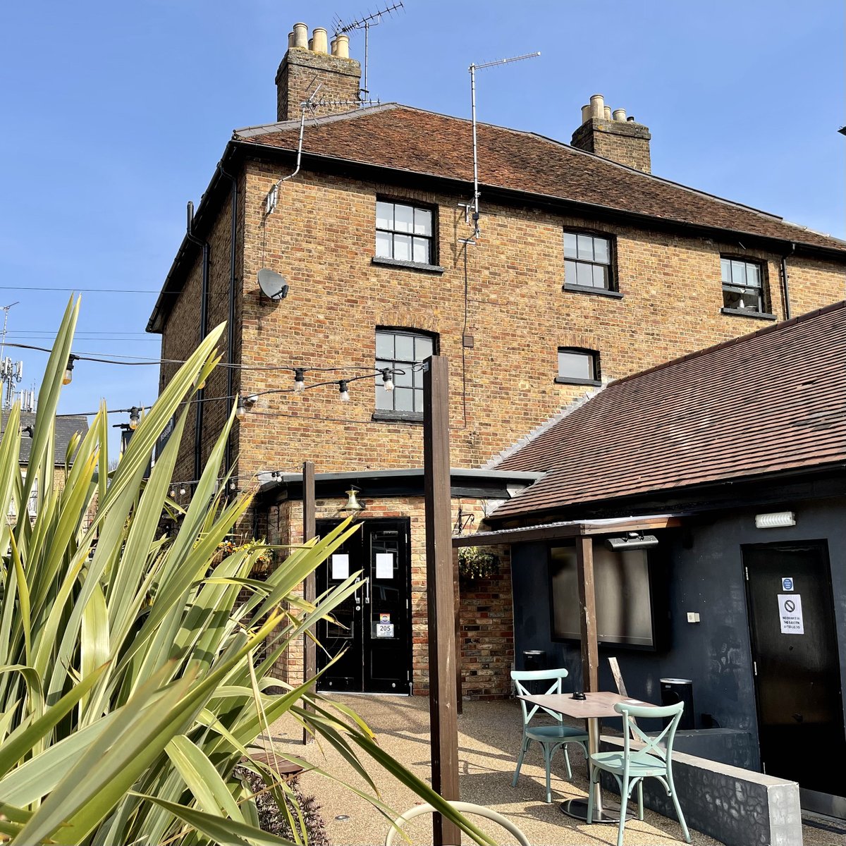 TheWesternWD3's tweet photo. Payday is nearly here!!! Join us at The Western and celebrate with great #food and a few cheeky #beers! 

#rickmansworth #pub #publife #britishpub #hertfordshire #beer https://t.co/p9oamIipIg