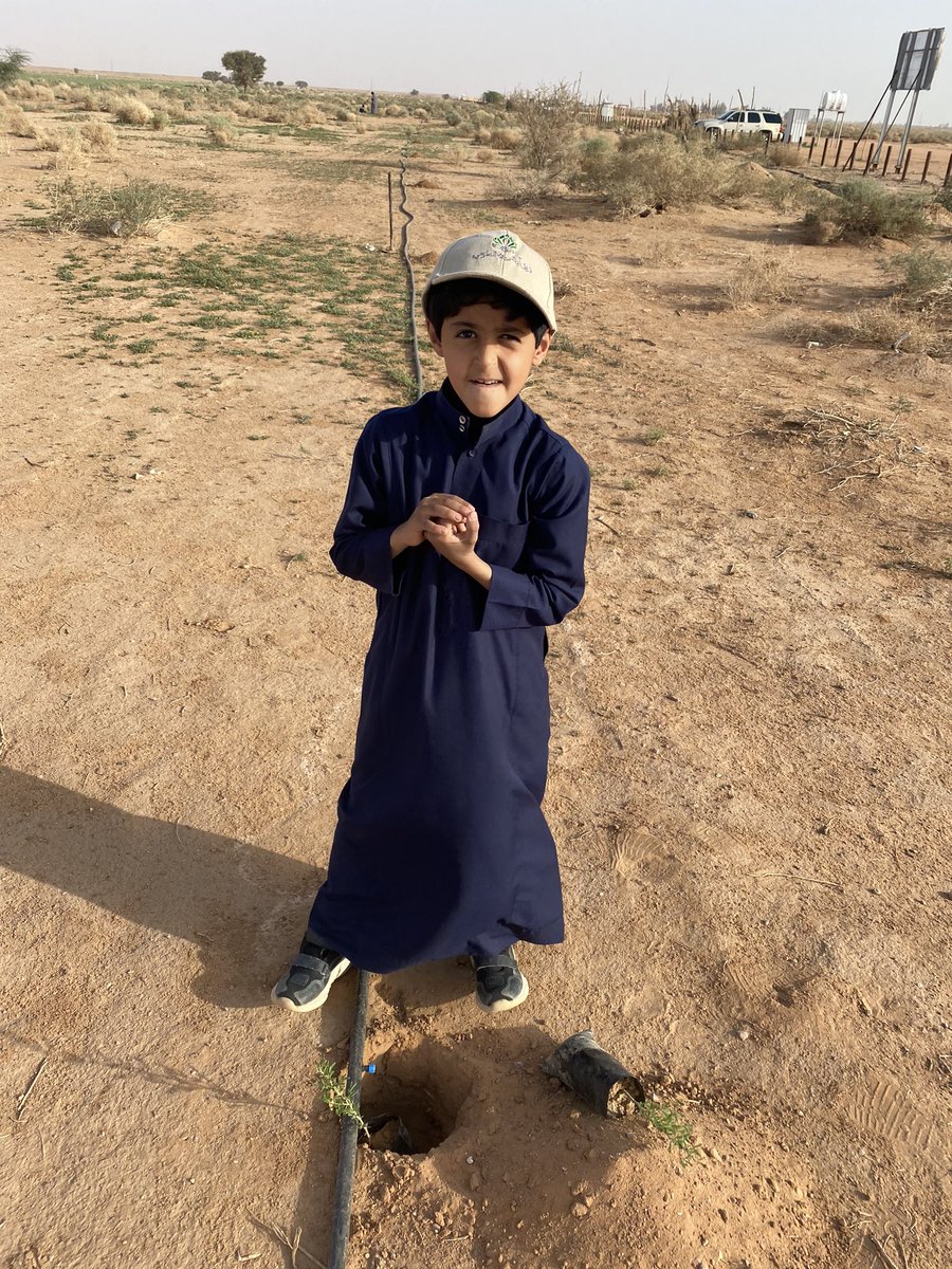 #فريق_أباالورود_التطوعي

أشبال اليوم أبطال الغد

يتعلمون ويغرسون ويحمون ويتابعون
ليحققون آمالهم وآمال قادتهم لتكون بلادنا #السعودية_الخضراء 

#بيئتنا_مسؤوليتنا
#أرض_القصيم_خضراء