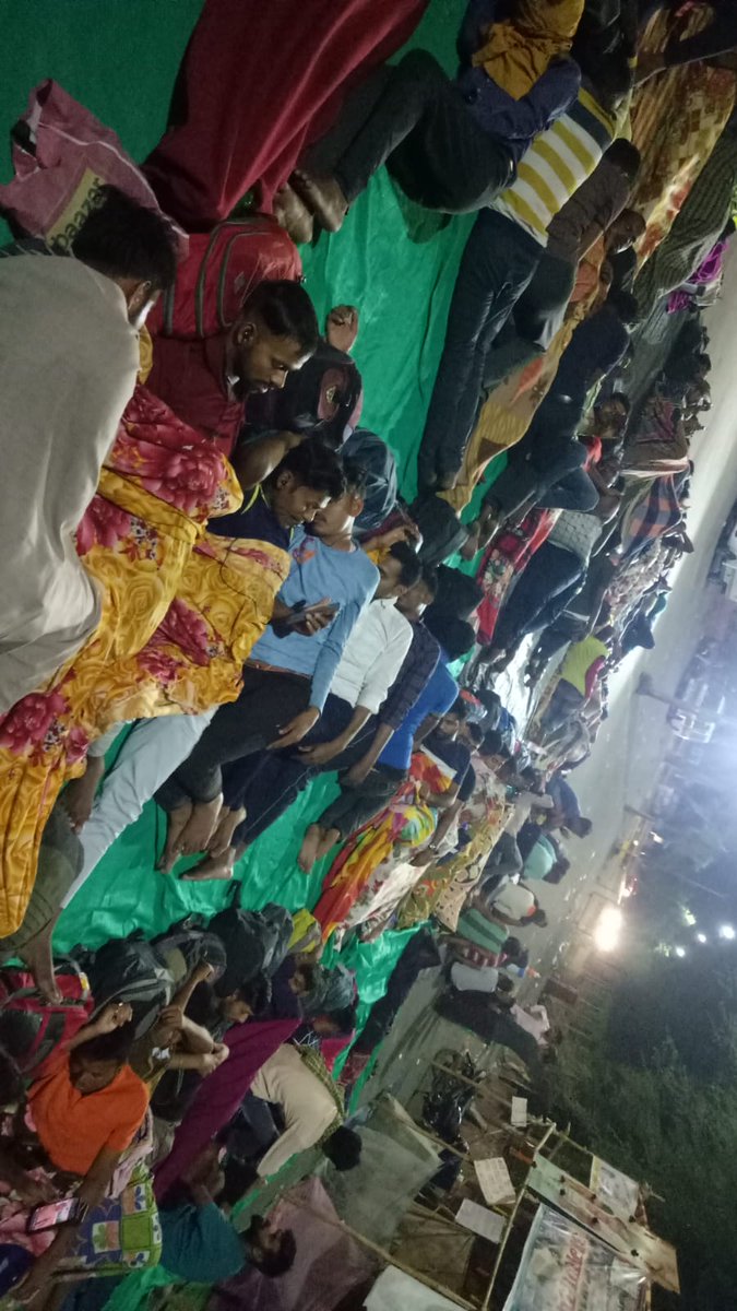 sagarroy_sr's tweet photo. #SSCGD2018 के अभ्यर्थियों के साथ न्याय किया जाए। मेडिकल फीट सभी अभ्यर्थियों को तत्काल नियुक्ति दो! युवाओं के भविष्य से खिलवाड़ उचित नहीं! @AmitShah
@HMOIndia
@nitin_gadkari
@HansrajMeena
#sscgd_2O18_ProtestNagpur https://t.co/4KTeHWzT6D