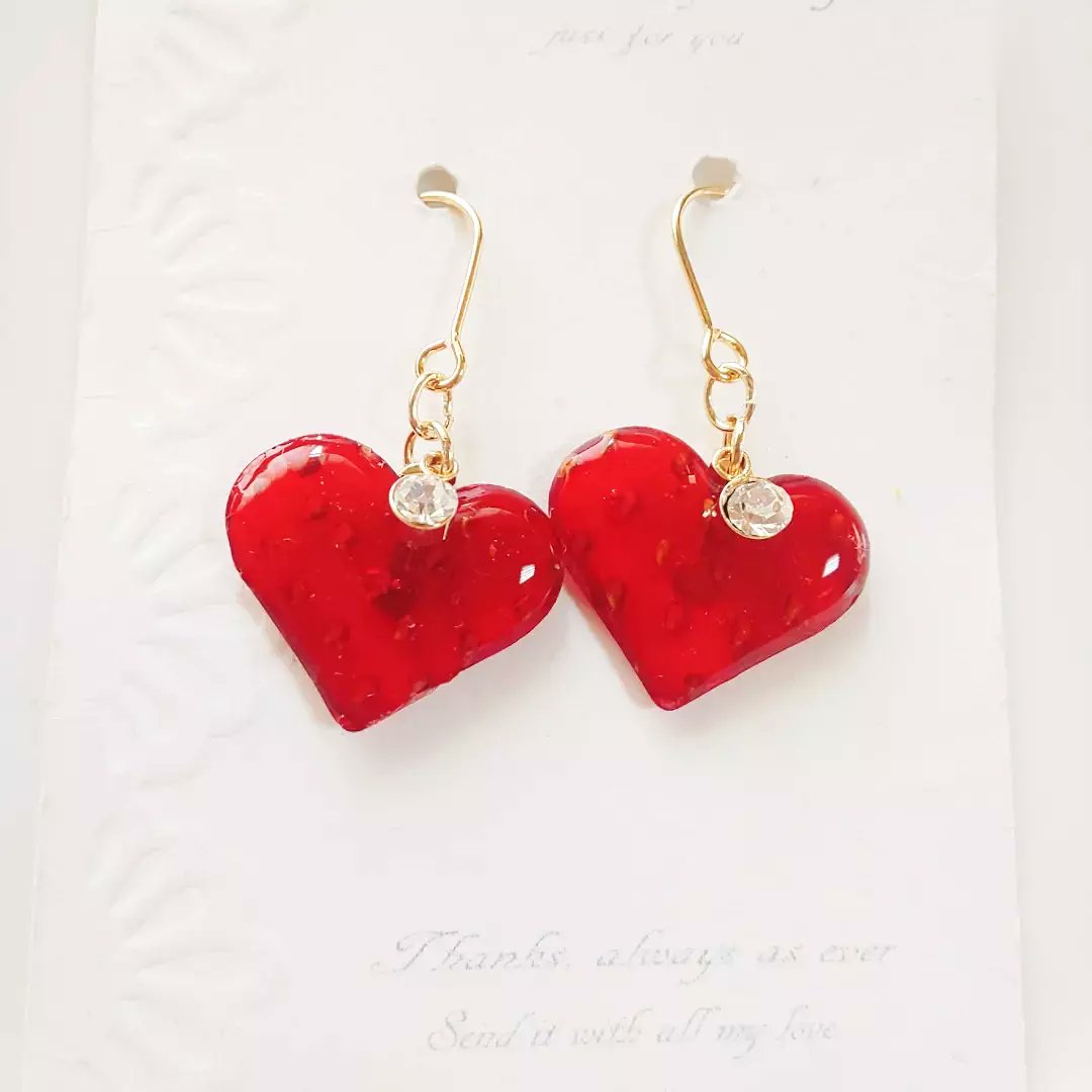 handmade1214's tweet photo. 押しフルーツ×揺れるクリスタルピアス🍊

オレンジ、イチゴ、ドラゴンフルーツ、minneで販売中です✨

#minne #ハンドメイド好きさんと繋がりたい https://t.co/FlqPmVPx1C
