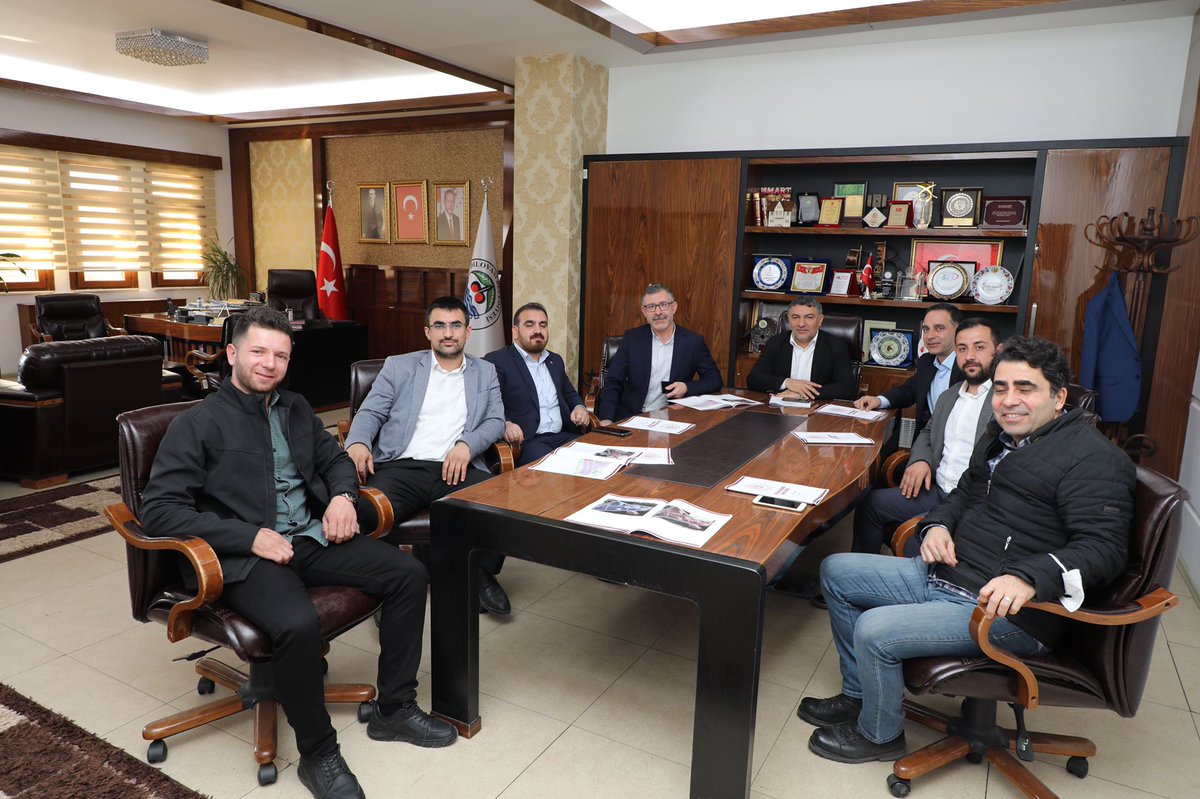 hamzasayir041's tweet photo. Dilovası Girişimciler Sanayi Sitesi Yön. Kur. Baş. sn. İbrahim Yakup Kılıç ve yönetimi ziyaretimize geldiler.

Nazik ziyaretleri için teşekkür ederim.

#YükselenŞehirDilovası https://t.co/lBsdA4yit6