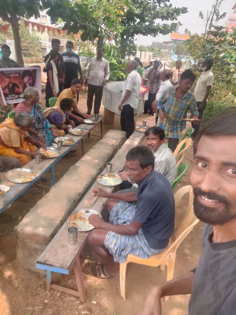 ursnarri's tweet photo. Annadhanam Done by #Rajesh at Srikakulam for The occasion of our Tiger @actor_nithiin Anna Birthday https://t.co/6yXnLx3HYC