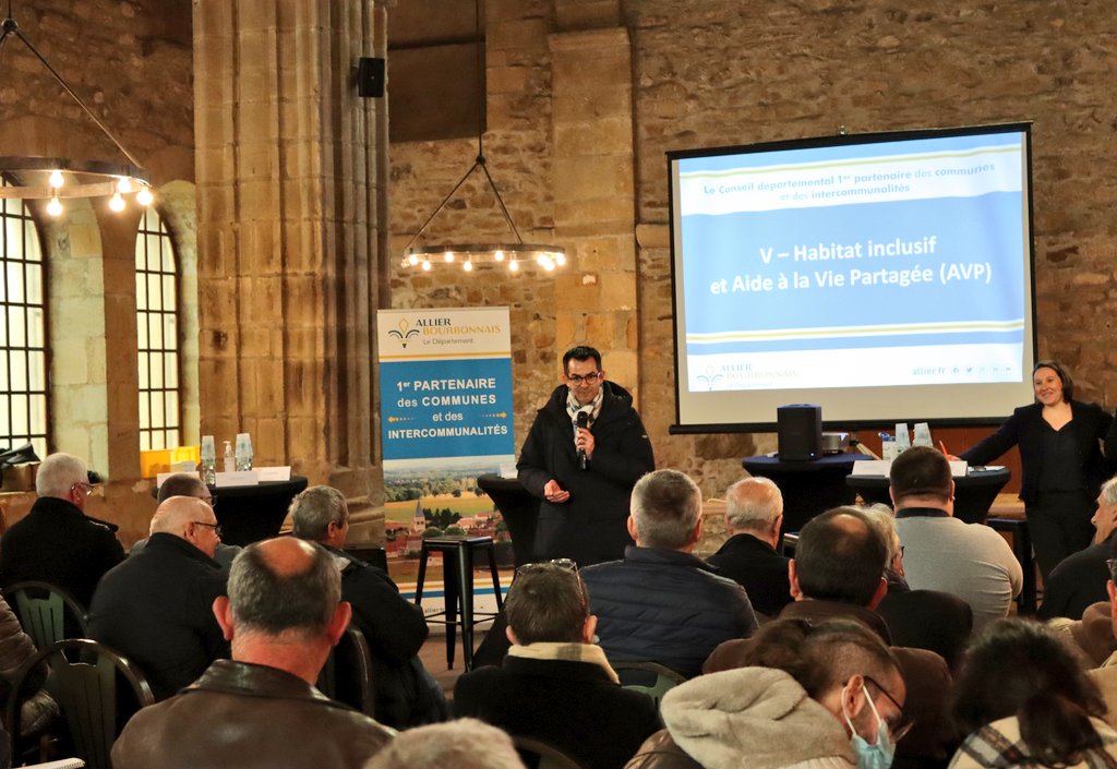 claude_riboulet's tweet photo. 🏡🏞️⛪Rencontre cantonale ce matin. Canton de Souvigny. Le @Allierdpt toujours à l'écoute des Maires, pour accompagner les communes dans leurs projets, en faveur des #Bourbonnais https://t.co/d5qyNDmlCd