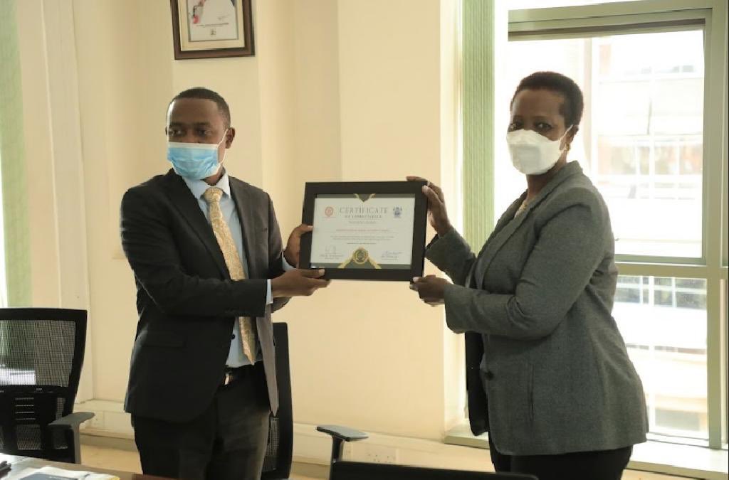 EngAMuhwezi's tweet photo. #At the launch of UNRA Engineers’ mentorship Programme. A successful case study of Institutional led efforts at Executive level to support engineers in their professional career growth and certification. Kudos to ED and her team for this initiative. @UIPE_Uganda @ERBUganda https://t.co/VKeNUtK2IL