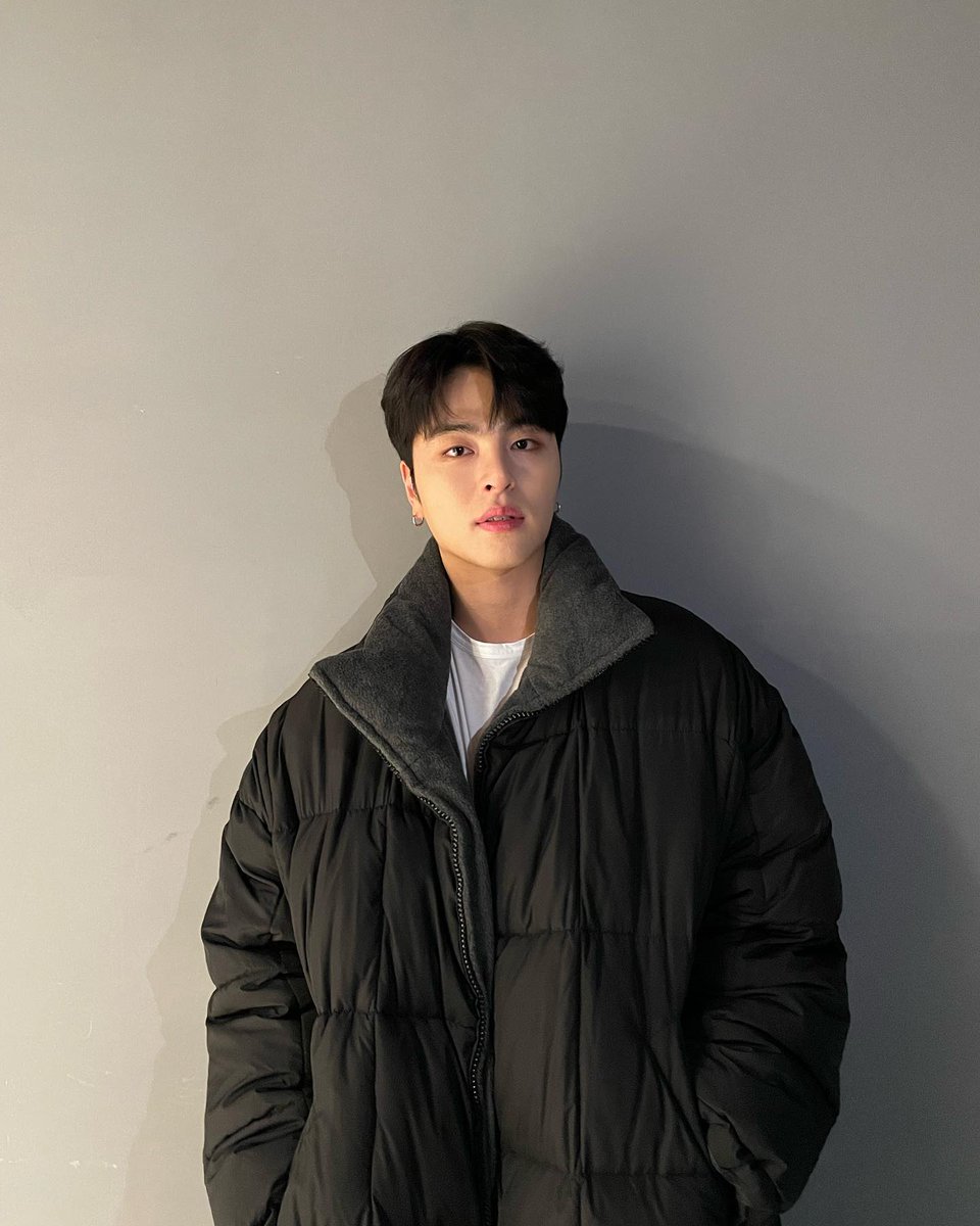 Koreaboo's tweet photo. Happy birthday to #iKON's super talented and handsome main vocalist, #JUNE! iKONICs love you very much, and hope you have the best birthday ever!

#다들잘지내죠_오늘준회생일 #26thSpringWithJunhoe #JUNHOE https://t.co/6mJ0XycazA