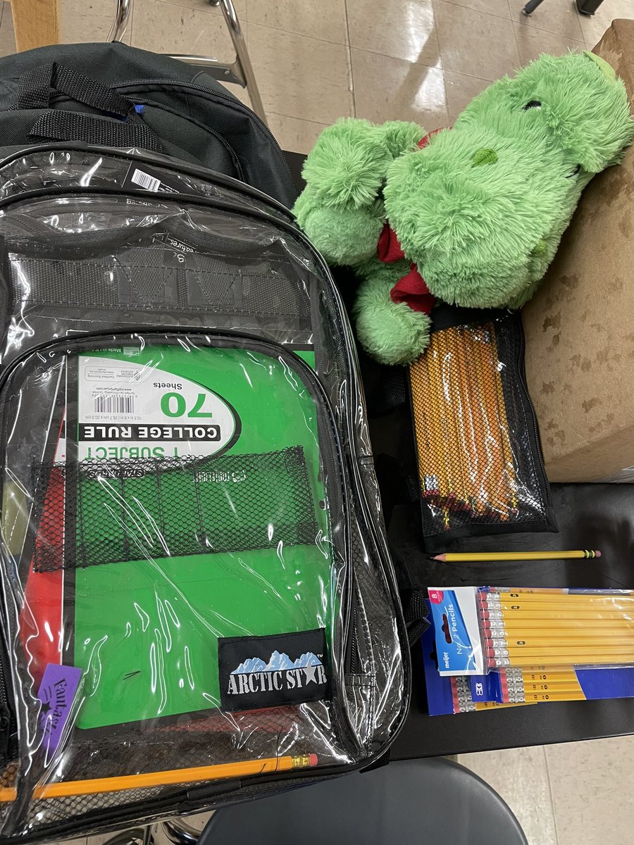 Thank you @RheaKavina_WRS for sharing resources with <a href="/PughRamsHISD/">Pugh Elementary</a> and Ms. Cantu from <a href="/RMTZElem/">Raul C. Martinez ES</a>! 🙏🏼#TeamWorkMakesTheDreamWork #WheatleyFeeder