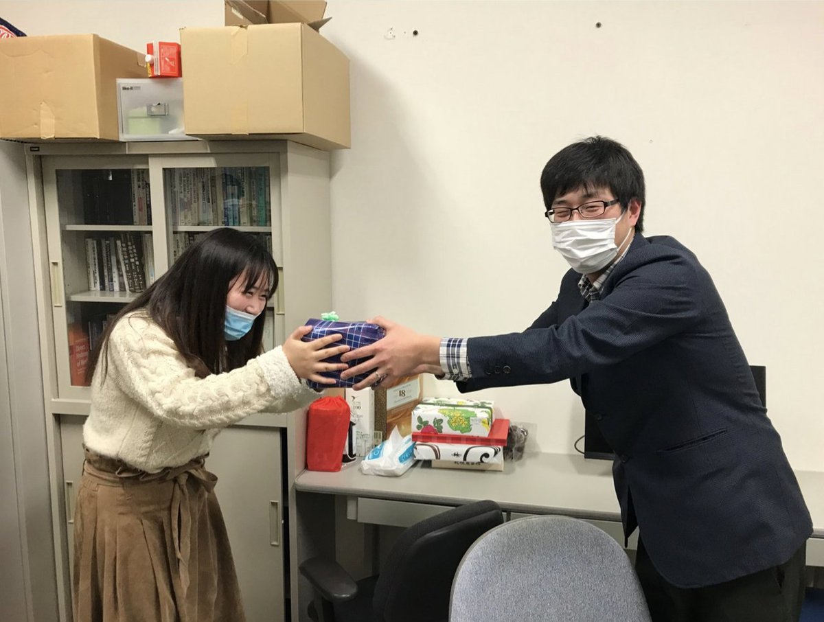 Prof. Zen Maeno attended a ceremony to receive memorials for 'CATSJ Award for Young Researchers' in CATSJ meeting. Also, He's going to move to Kogakuin Univ. as an Assoc. Prof. We gave message cards to say thank you. We all appreciate his contribution and hope great success!!