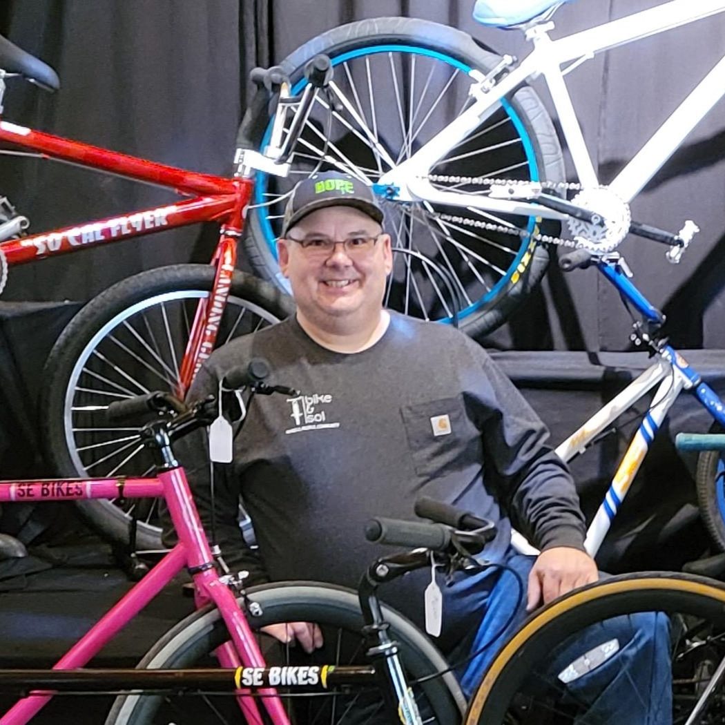 PTMA19454's tweet photo. Everyone, please give a warm welcome to the newest addition to our team, Program Leader, Brad Edenfield. He will be heading up our Travel Training and Better Biking in Montco Programs. We are thrilled to have him. #WelcomeBrad #PartnershipTMA https://t.co/BZU1Pi6EuT