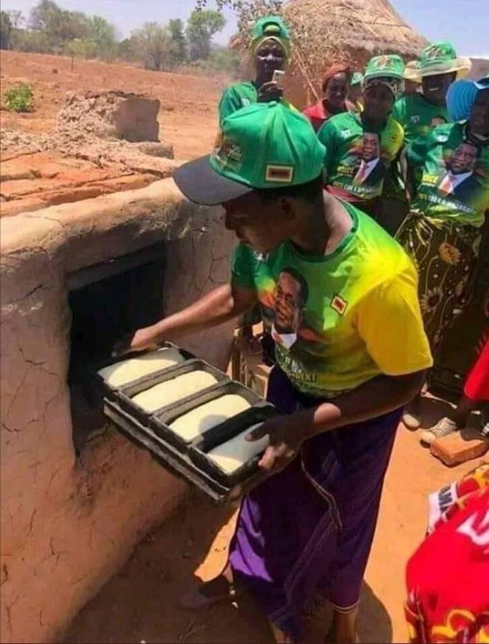 Boom after @edmnangagwa promised to build about 200 000 houses per year this is what @ZANUPF_Official has achieved in 4 years.Dug oven medieval bakeries of the 19th century. What a shame ‼️
#ZanupfMustGo  @drjaytee87 @ali_naka @cazawaty @CCCForlyfe @mutami_susan @MutasaPeter