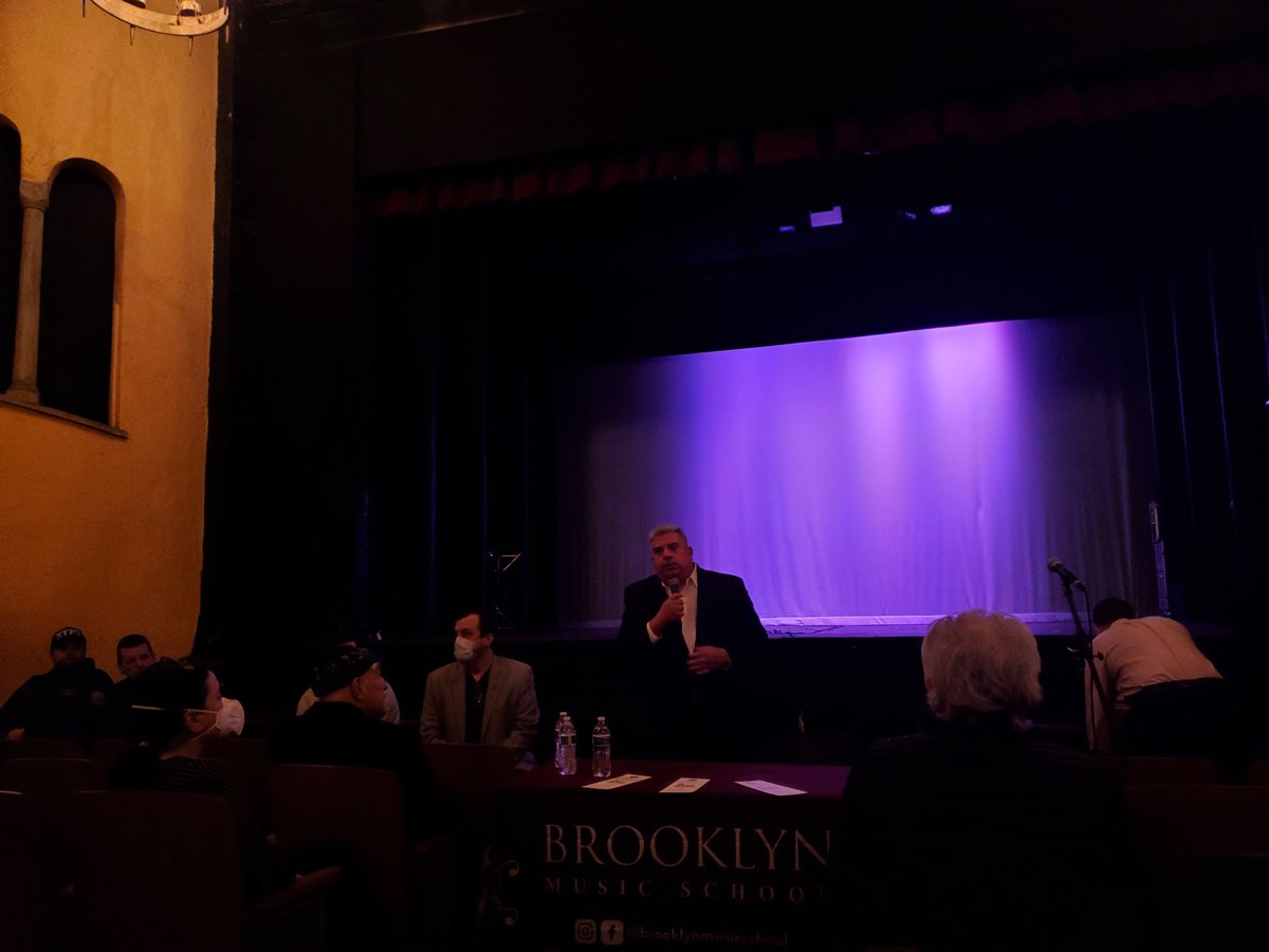 At @BMS1912  repping @SJCNY to discuss public safety with @BrooklynDA in the community  - thanks to my friends at @MyrtleAveBklyn and @FABFultonBK for organizing this and coming up with solutions to better serve our whole community