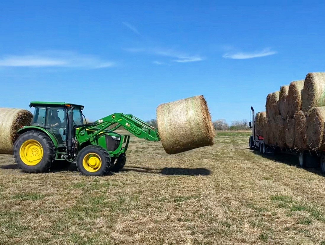 Agriculture is the heartbeat of Texas. And when it was dealt a crippling blow in Eastland County, the people were there. To help. To share. To donate. 

Fellow farmers and ranchers loaded up hay to send to those in need.

📷 by Gary Jarzombek