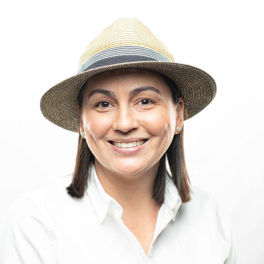 HOY miércoles 11 am: Cynthia Berrocal, de cuna muy humilde, logró convertirse en educadora y relacionista internacional, con maestría en negocios internacionales. Ella es la esposa del candidato presidencial José María Figueres.  <a href="/crc891radio/">CRC891Radio</a>