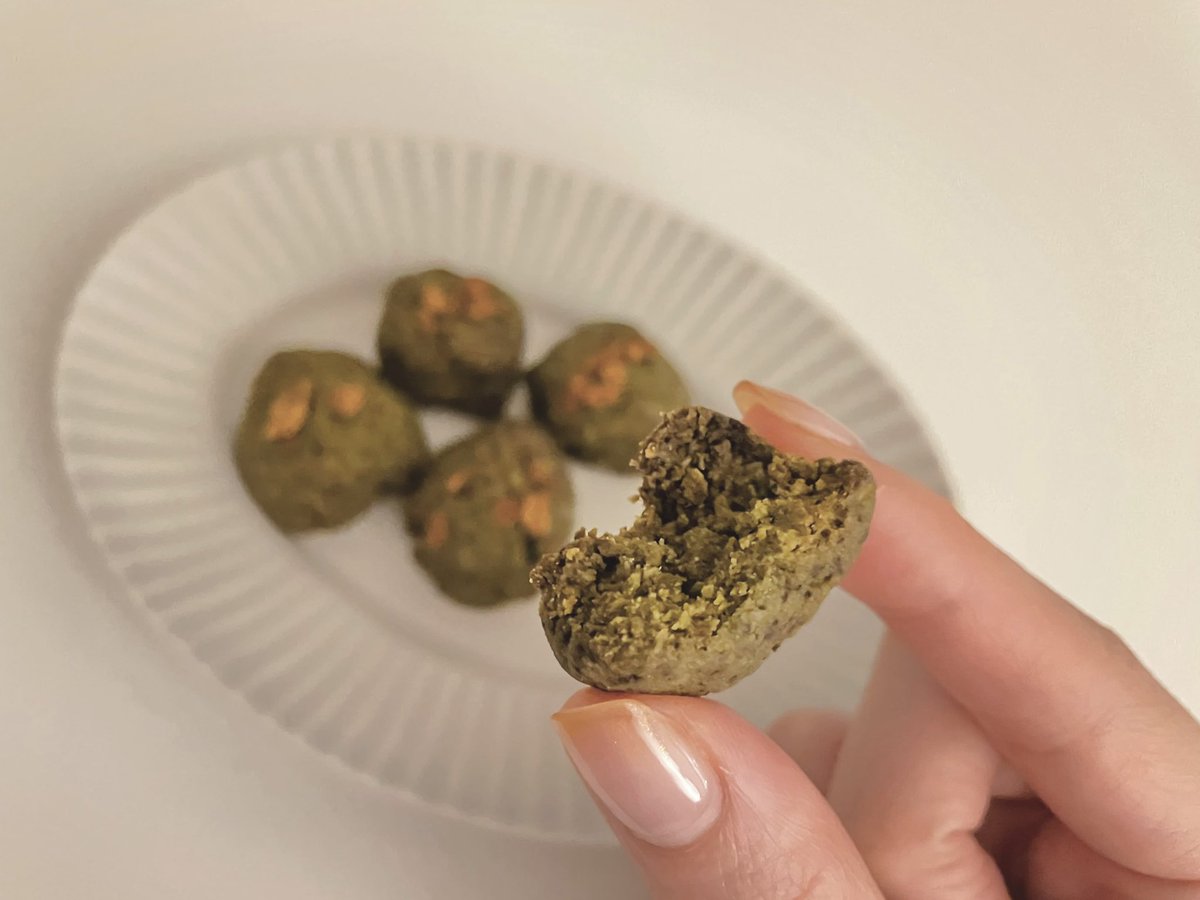 こんな時間だけど
スノーボールクッキーのようなサクホロ抹茶クッキーを焼きました🌙
おいしい、、🤤🍵
#米粉 #米粉クッキー #お菓子作り
#オートミール #ココナッツオイル