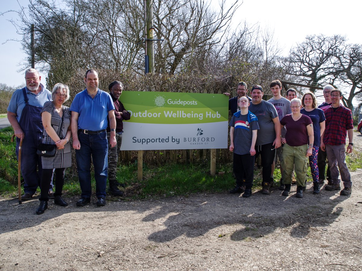 QGCanopy's tweet photo. The Trust is an inspiring charity which connects disadvantaged people with their communities. Their 'dig and grow' gardeners enjoyed a day with Danny learning how to plant and look after trees for the best chance of survival 🌱

📸 @NeilMarshment, Michelle Broomfield https://t.co/bD5KNqdeeV
