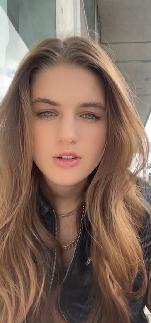 savbeaux's tweet image. digo cm mta tranquilidade que savannah clarke é uma das mulheres mais lindas do mundo