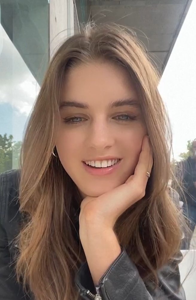 savbeaux's tweet image. digo cm mta tranquilidade que savannah clarke é uma das mulheres mais lindas do mundo