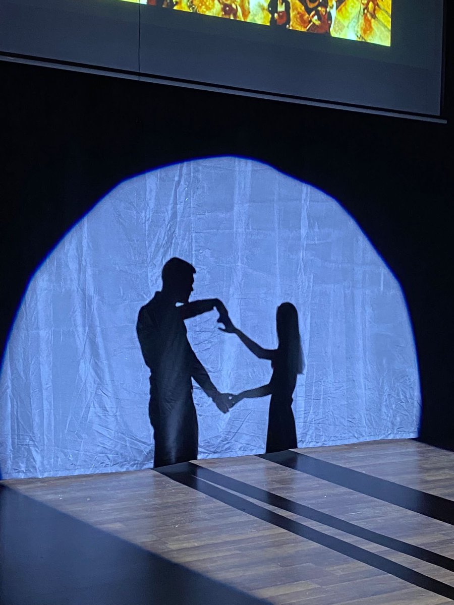 BTeamtema's tweet photo. Anadolu Lisesi Master6 Beceri Geliştirme Modülü kapsamında kurulan İngilizce Drama Kulübü arkadaşlarımız, Shakespeare’in romantik tragedyası “Romeo&amp;Juliet” eseri ile perdesini açtı! Büyük beğeni toplayan gösteride emeği geçen öğretmenlerimizi ve arkadaşlarımızı tebrik ederiz. 🎭 https://t.co/IFLhOX4i7M
