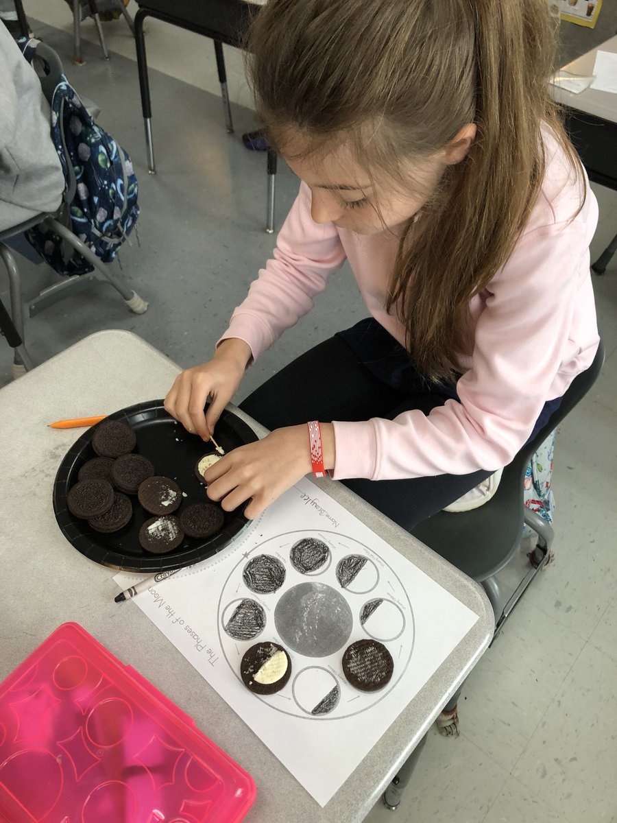 MsLamb316's tweet photo. OREO moon phases… educational and delicious! @MillsRiverSch #THEplacetobe #Lamb3rd https://t.co/USyxhfjtBA