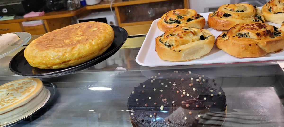 CC_Isilla's tweet photo. ¡Nueva gerencia del Café Bar Isilla! 
Dulce salado, vino o cerveza, café o copa…
lo que quieras… aquí lo tienes.

¡Te esperamos!

#arandadeduero https://t.co/qscbDT1qqN
