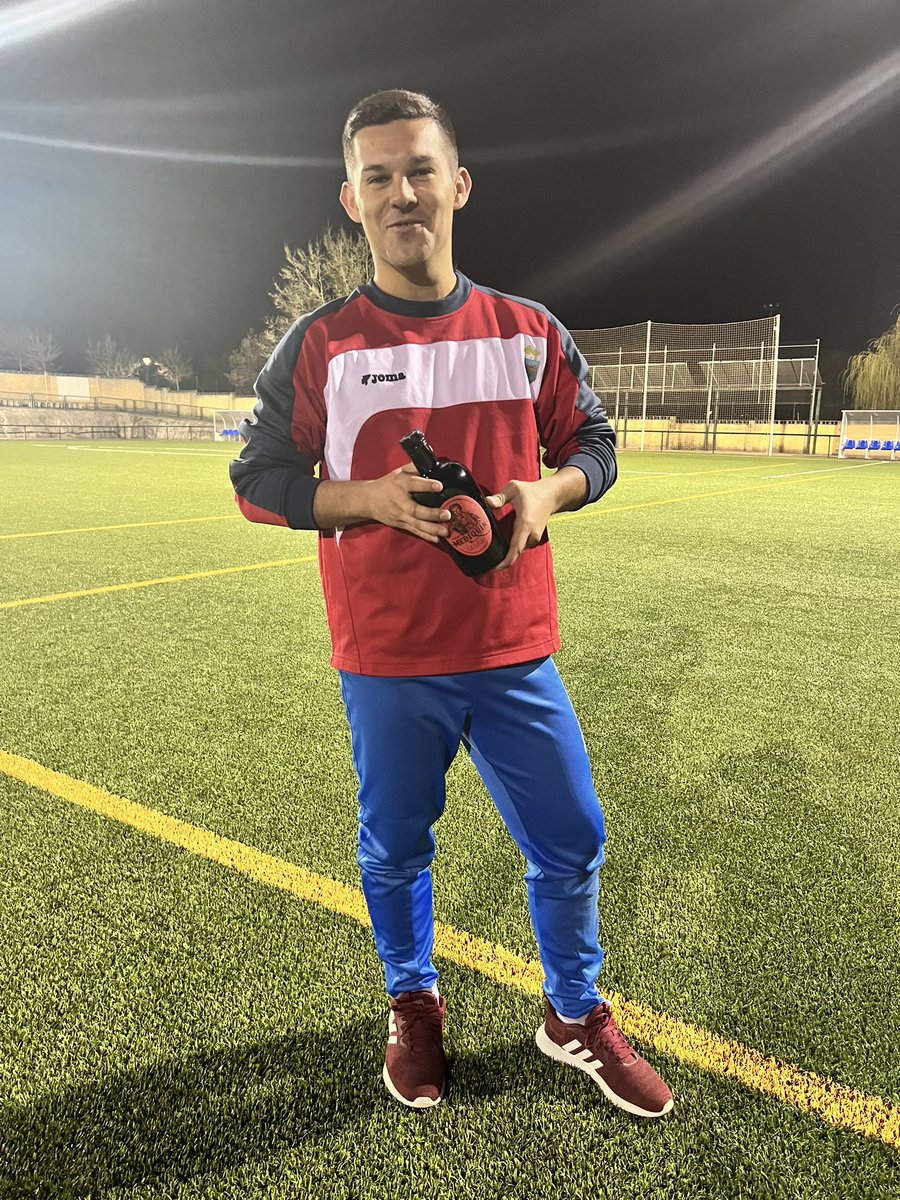 CDMonteresma's tweet photo. #TheManOfTheMatch @cdbupolsa vs @CDMonteresma es…. #Chiquen alias #BarrileteCósmico #RomarioBifíteres #ElPequeño #ChiquenLittenFriken #ElRentista 
¡¡¡Qué bueno que viniste!!!

El premiazo patrocinado por #Vermut #ElJardínDelMEDIQUÍN de @fincacardaba y #AtréveteAPecar 😈

#Fútbol https://t.co/7pgTxJAoxF