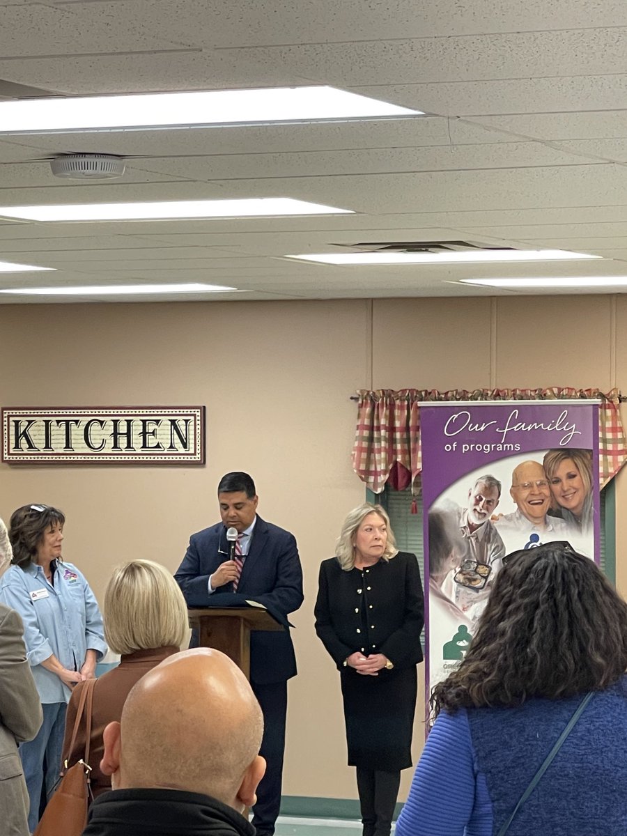 It’s a great day in ⁦<a href="/WFISDschools/">Wichita Falls ISD</a>⁩ as volunteers bring awareness of the needs of the hungry by supporting ⁦<a href="/wfmealsonwheels/">mealsonwheelswf</a>⁩!