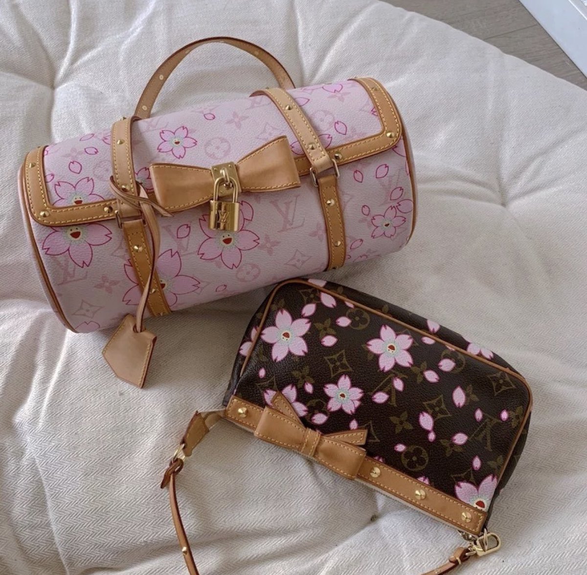hotbunny143's tweet photo. need these purses so bad! <3 https://t.co/NrXc4tKp2I