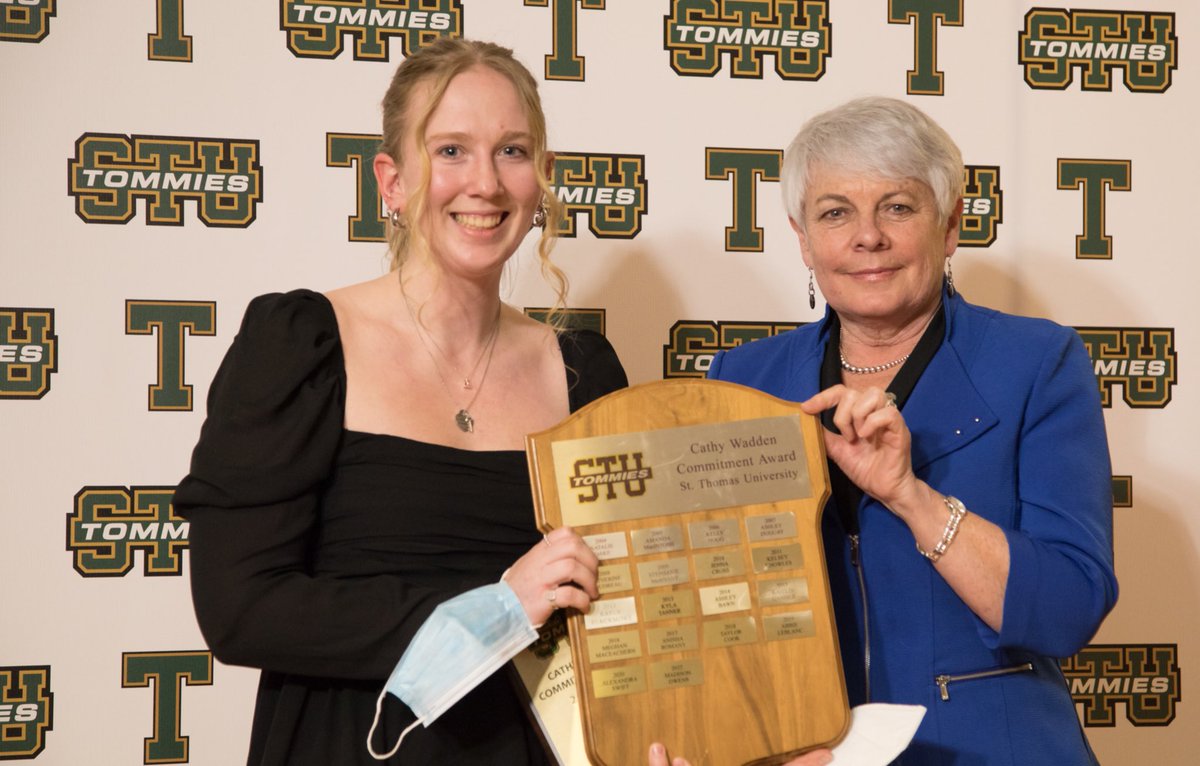 BasketballStuw's tweet photo. A couple shots from last night’s awards banquet. #STUBasketball https://t.co/oysyYmc7CE