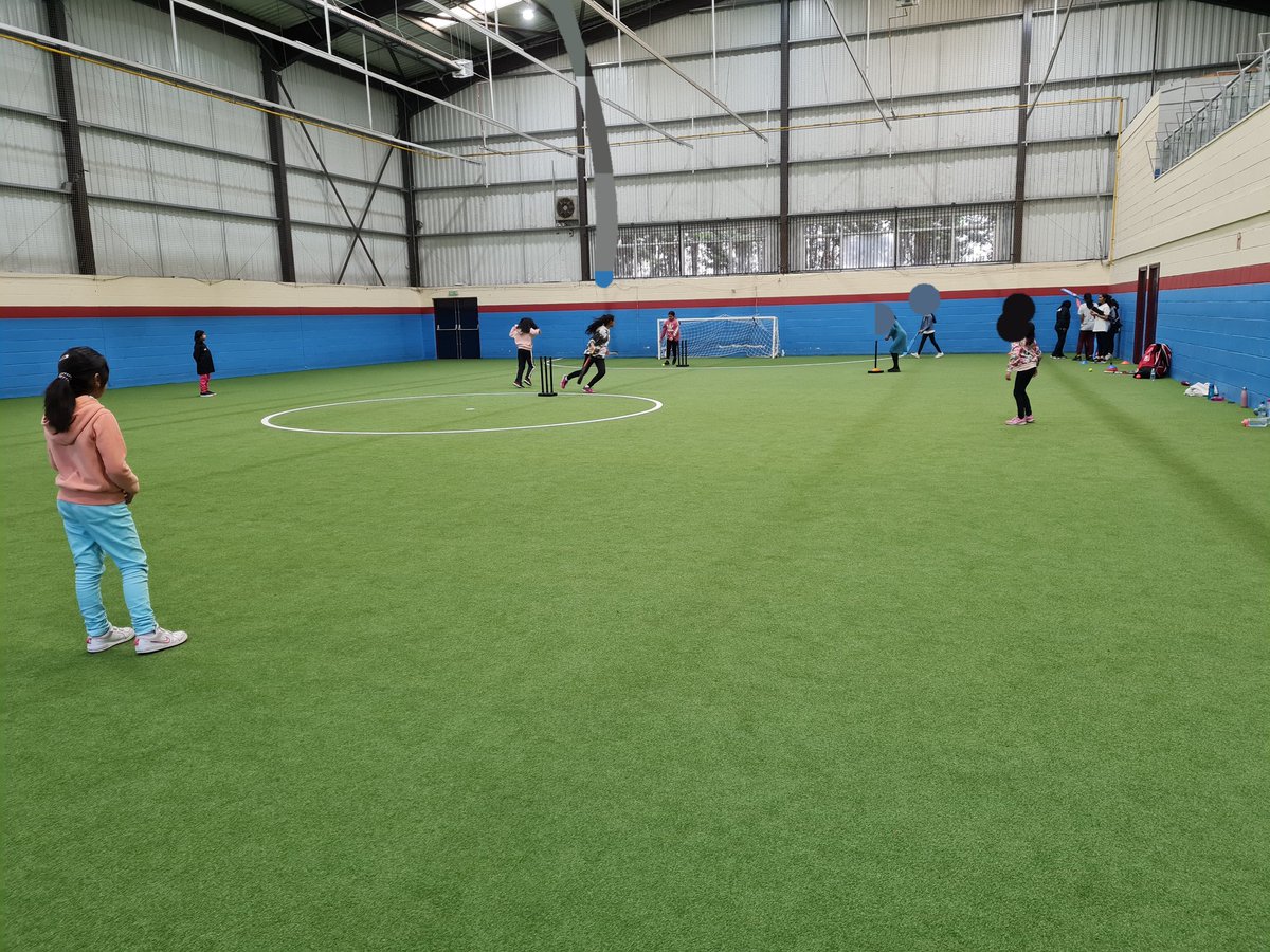 BatleySoftball's tweet photo. Was lovely to see so many girls at our last session before we break up for the holy month of Ramadhan. https://t.co/JTDDbjRPh1