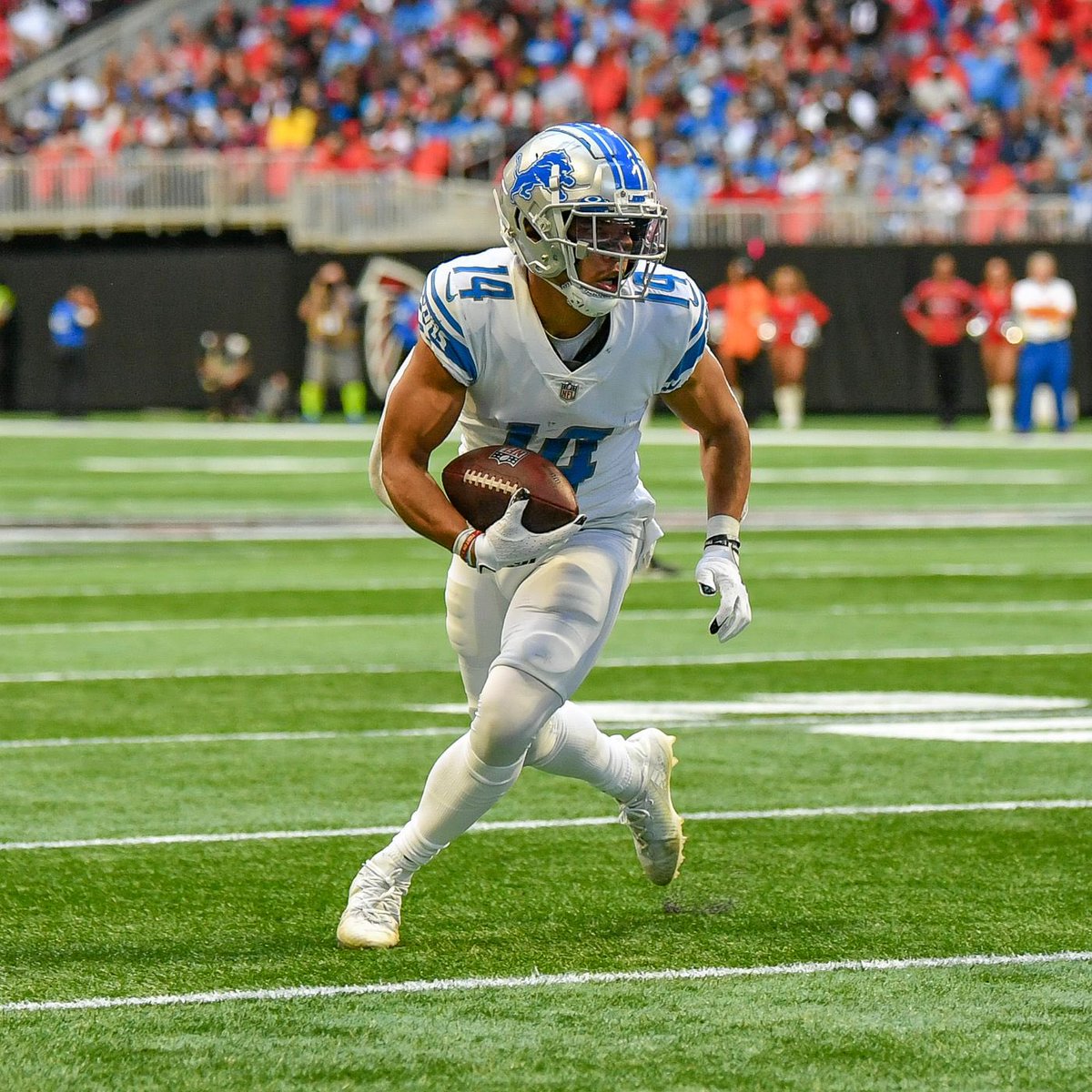 FieldYates's tweet photo. Most catches in the NFL in 2021 without a drop: 

Amon-Ra St. Brown: 90

22 more than anyone else. 

Huge 2022 coming up for him. https://t.co/p0cpgJF40Z