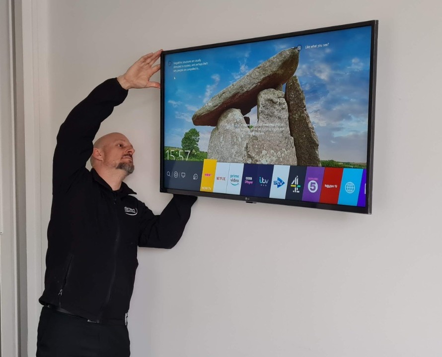 smartcompltd's tweet photo. New IT equipment, screens and projector delivered and installed by the Smart team at @UkSafehands  in Cardiff 🖥

https://t.co/JxHJkj0Wde

#SmartComputers #ITinstallation #ProjectorHire https://t.co/hPpuZ7Snh2