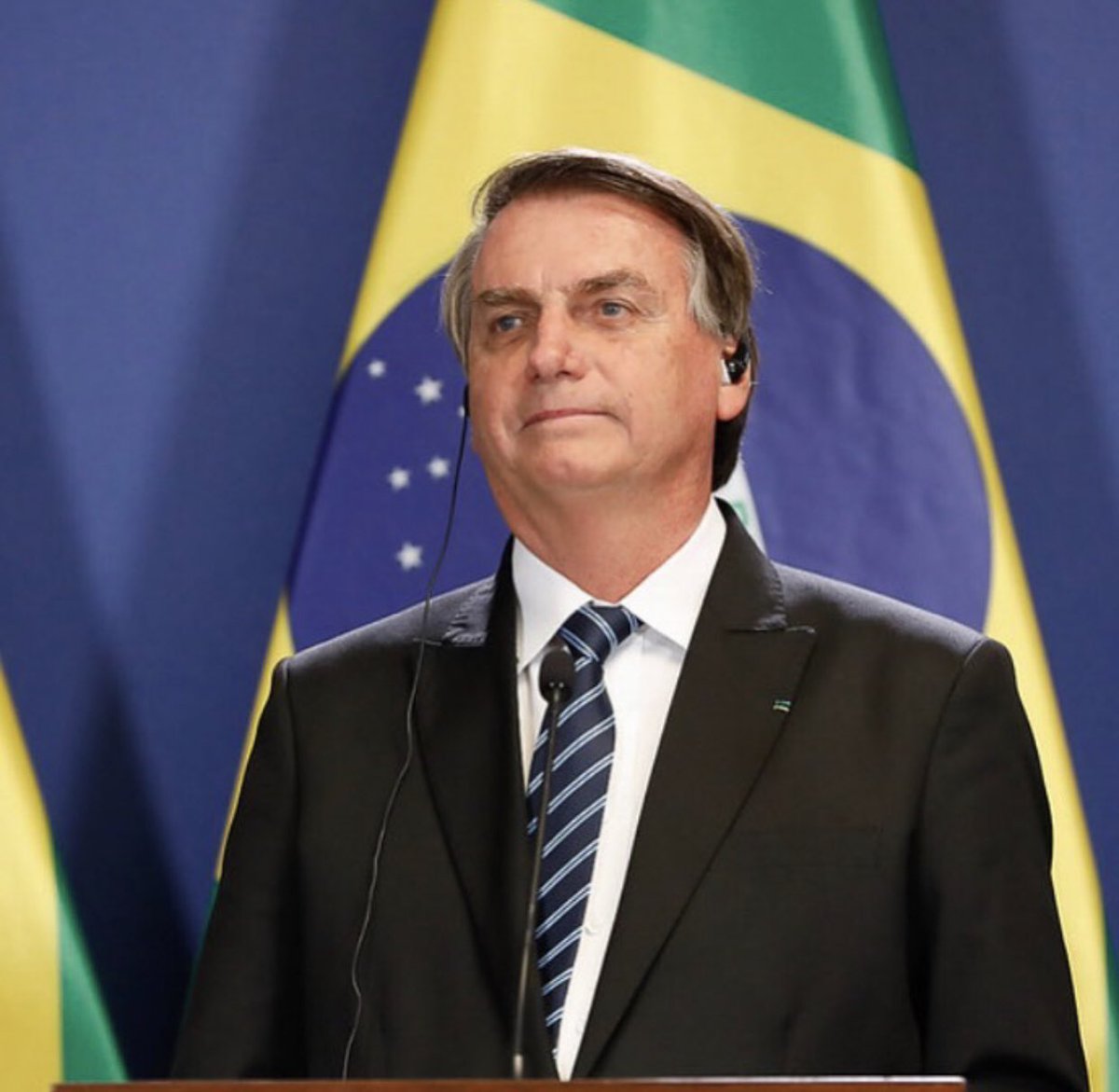 Tava pensando aqui, se colocarmos a Eslovênia do lado do Presidente, a eliminação vem? 

Arthur Aguiar Pedro Scooby Congresso Boninho Arthur Lira O Lucas DOUGLAS MERECE RESPEITO