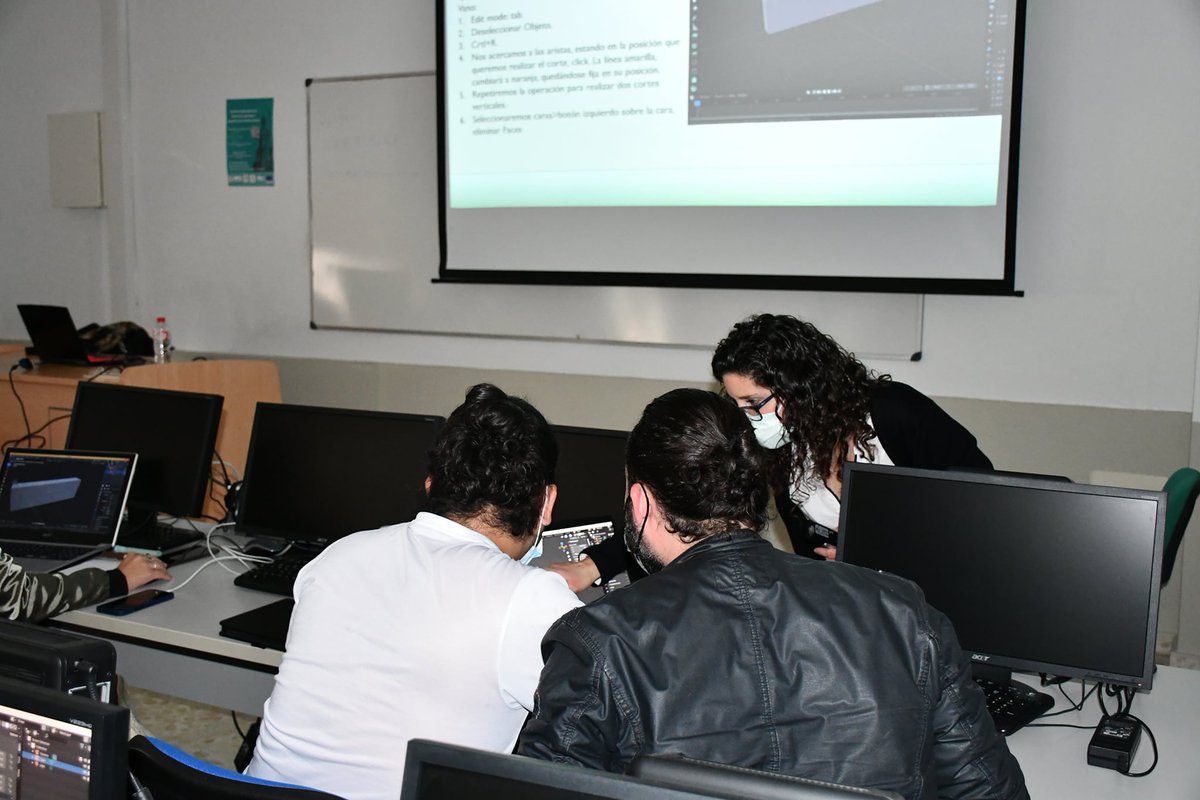 HumanidadesC's tweet photo. También os dejamos fotos del desarrollo de los cursos que se impartieron ayer: "Desarrollo de páginas web de contenido humanístico con Joomla" por el Prof. Antonio Rodil e "Introducción a la reconstrucción virtual 3D del Patrimonio" impartido por la Dra. Macarena Lara. https://t.co/kMYXJT5zZ1