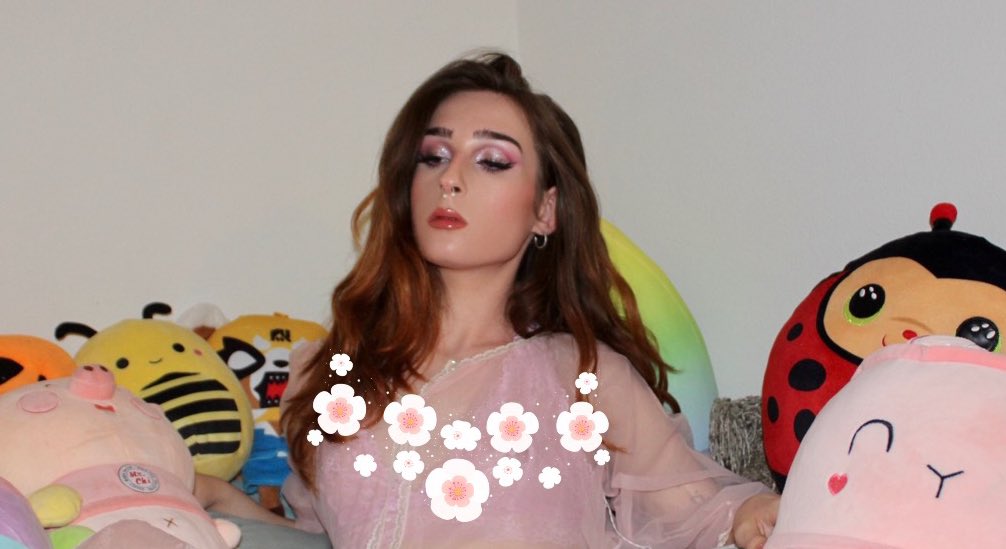 sultry_seraph's tweet photo. Hai💞
Not new to #nsfwtwt but new to this account 
Call me Sera 🧚🏼‍♀️
* 💟/🔁 I follow back!
* 20 yo
* 5’5
* trans girl
* switch
* hard/soft kinks
* MDNI
* content creator
* OF link in bio for full uncensored photo set 💕 https://t.co/t9lk4raif4