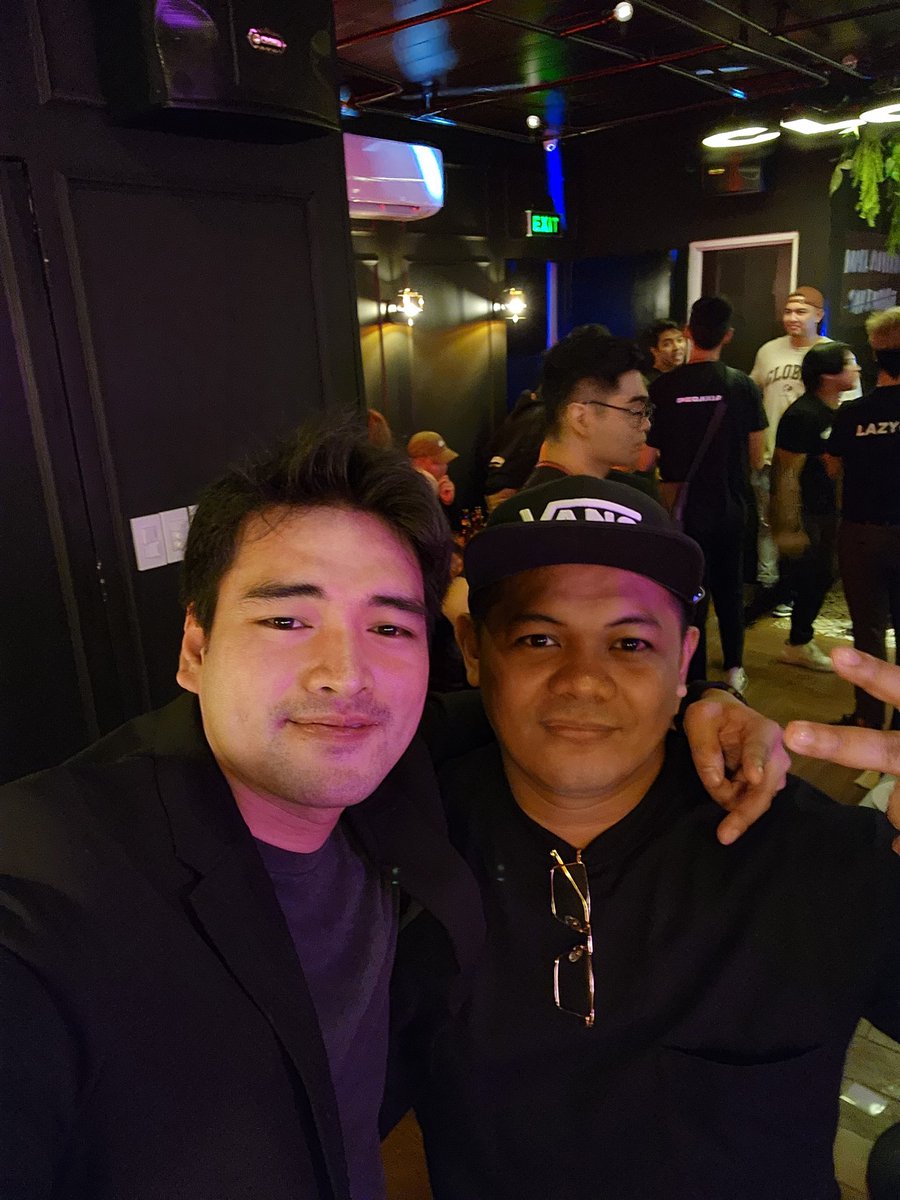 CrimsonCrypto24's tweet photo. Was obviously drunk here but will not forget the man beside me, boss BEN from RDG @manilacrypto1 ! Nice meeting you sir! @TailsAfterGlow whitelist wen? 😆 for sure TAG NFTs will moon ! LFG 🐺🚀 #TAGLife https://t.co/oi0aZukESk