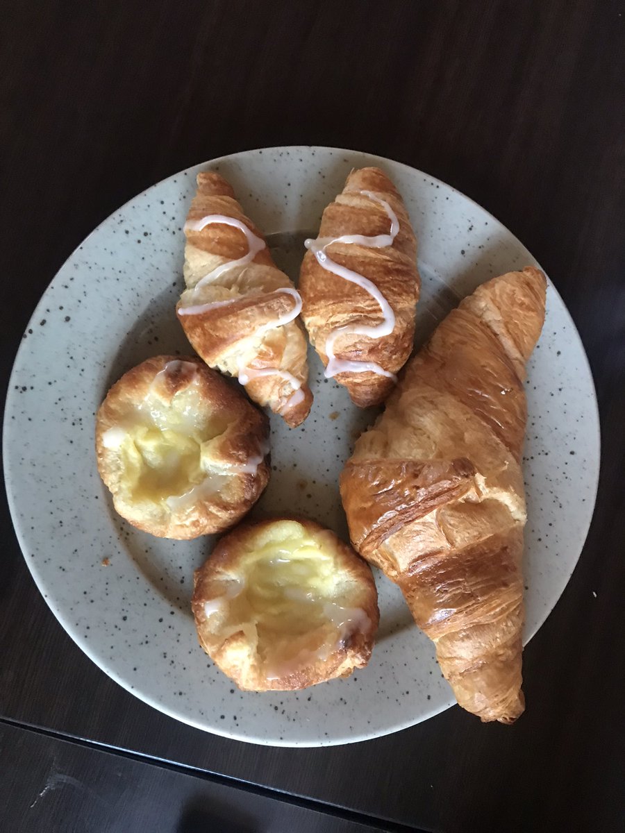 We are served very good breakfast here at Café de Upernavik 😋
