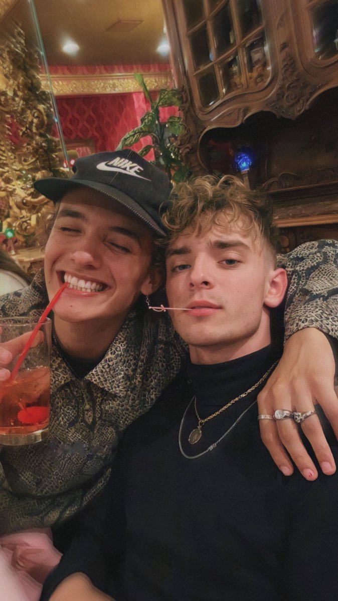 ANYGJOSHBangels's tweet photo. Sexto dia - tag w your favorite picture of nosh 
{#NoshWeek × @joshbeauchamp × @NoahUrrea}
Eu amo essa foto deles demais 
Eles estão lindos demais nessa foto ❤ https://t.co/9KTzPxtKVJ
