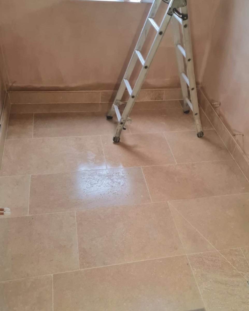 ASTTILEANDSTONE's tweet photo. Some gorgeous 20mm thick sandstone installed for a customer’s bathroom in Winkfield! https://t.co/PRD7zE4UIi