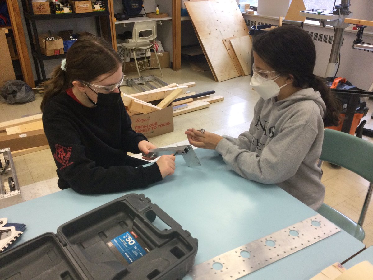 MsMatherHNMCS's tweet photo. Spring 5/6 Robotics Co-Curricular underway @hnmcs helping the SS @frc7659 @DrKozmaHNMCS get ready for the next competition! Fun! https://t.co/gr4S0JgkC4