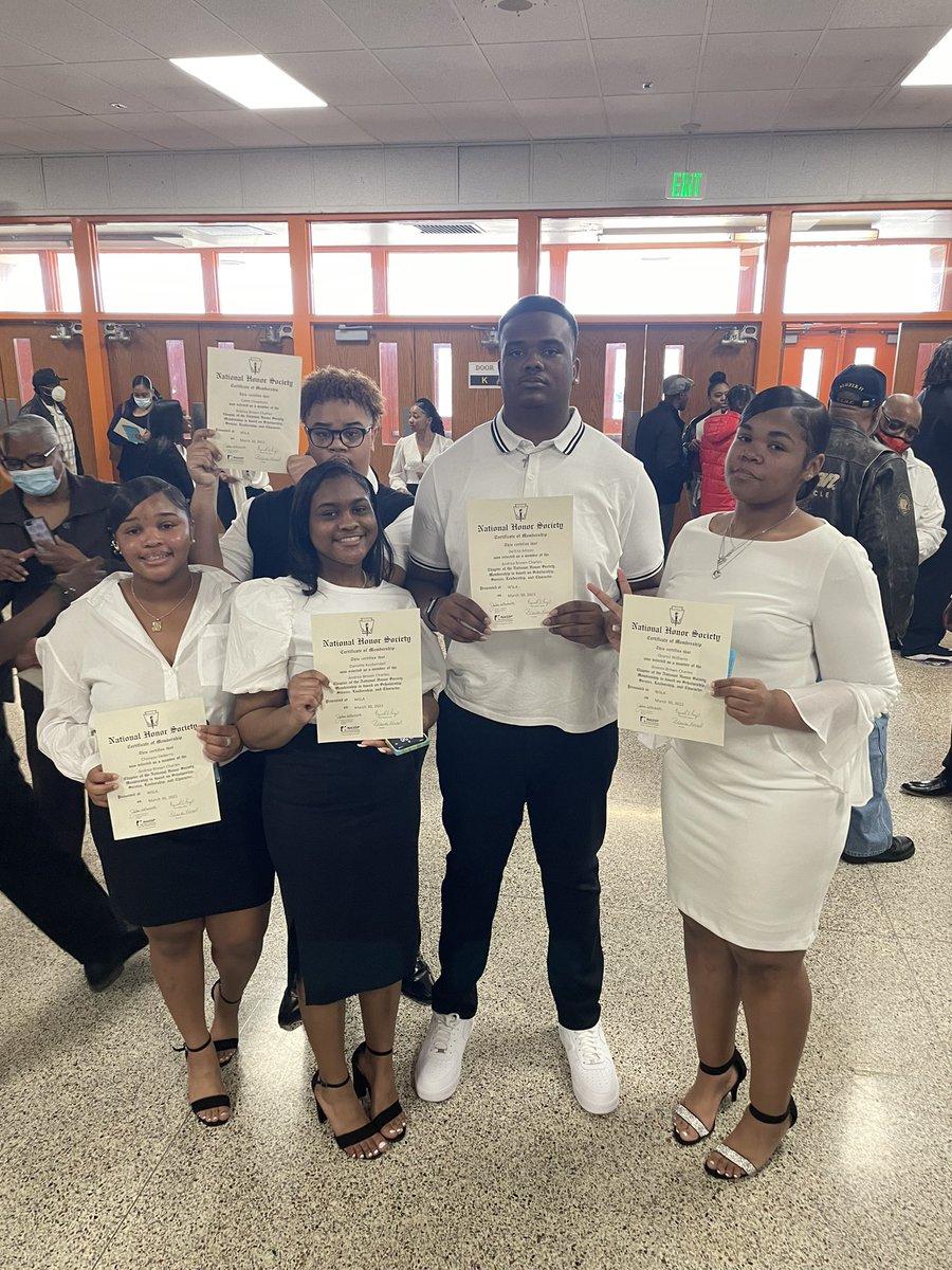 DeEricMister's tweet photo. Officially a member of the national honor society https://t.co/wJ4LT3Z3Vo
