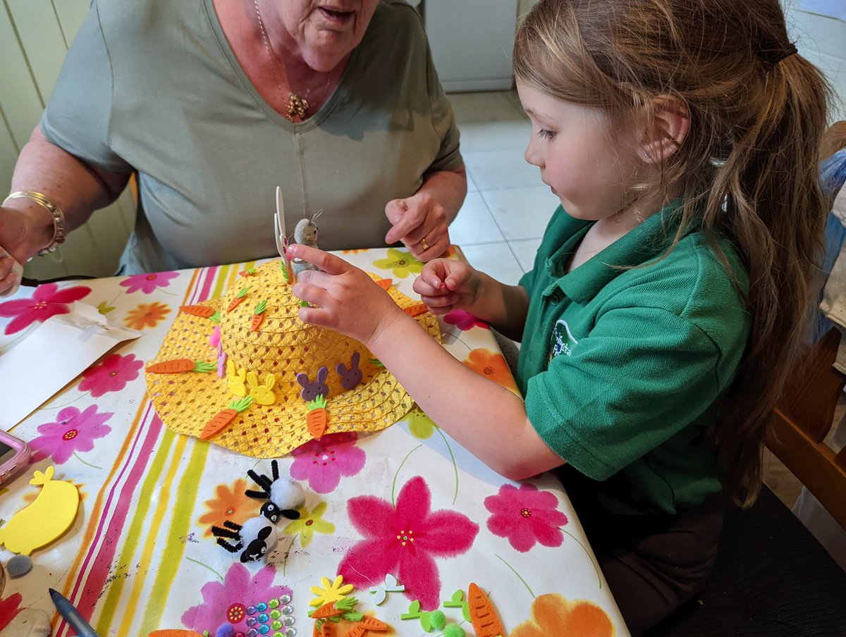 ChrisWinson2's tweet photo. @Ynystawe 
Cara's designing an Easter hat then gluing it. https://t.co/4n77WoIXQ6
