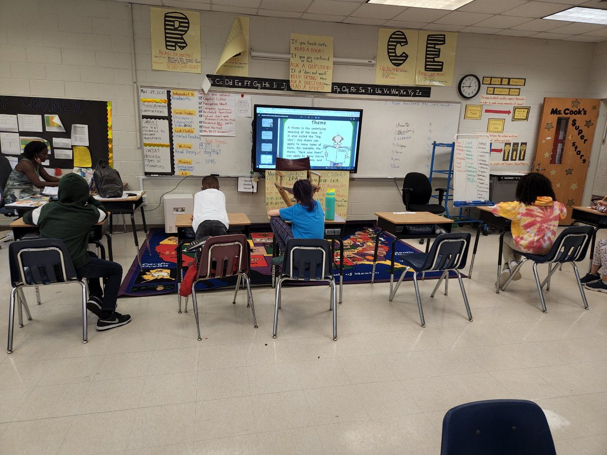 DLI3rd's tweet image. 3rd grade is answering questions using information from the text. 

SS get a dance break in between each question + when the music stops they must find a new passage to work on! @APSBenteen @BenteenIBPYP @PrincessS2003 @MsPartridgeRead @SoontobeEdD 

#dancingourwaytoMilestones